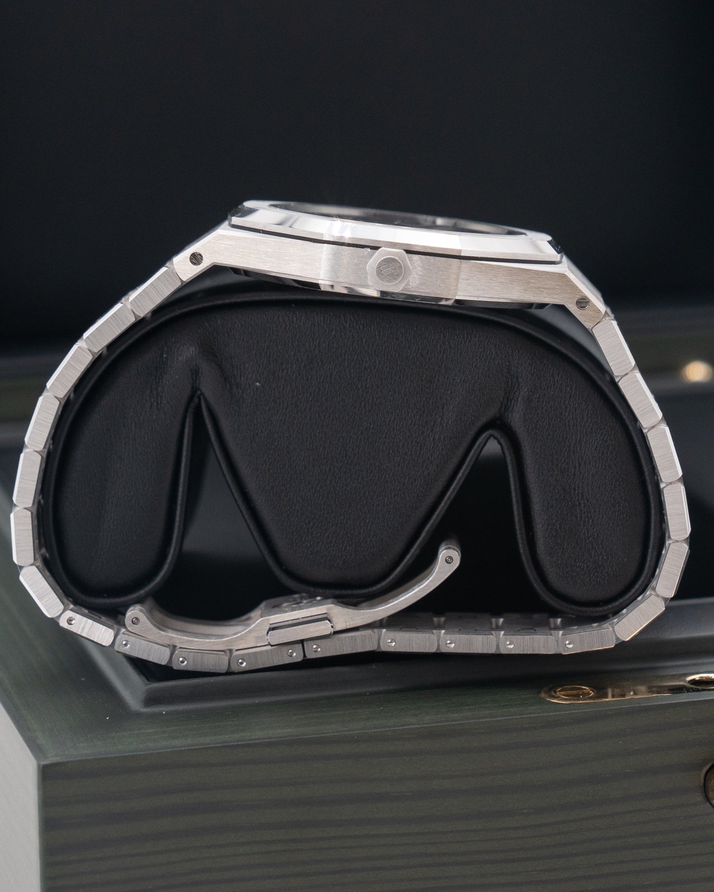 Audemars Piguet Royal Oak "Jumbo" 39mm 16202BC.OO.1240BC.02 White Gold Blue Dial Extra Thin