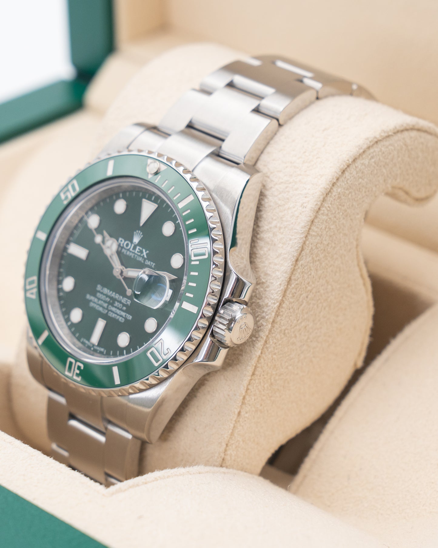 Rolex Submariner Date 40mm 116610LV Hulk Green Ceramic