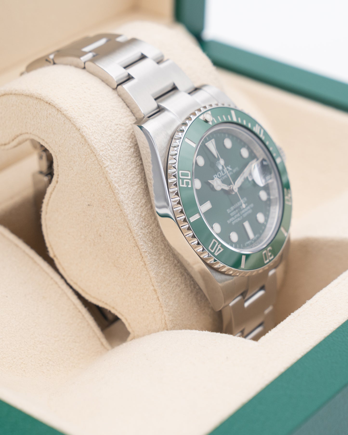 Rolex Submariner Date 40mm 116610LV Hulk Green Ceramic