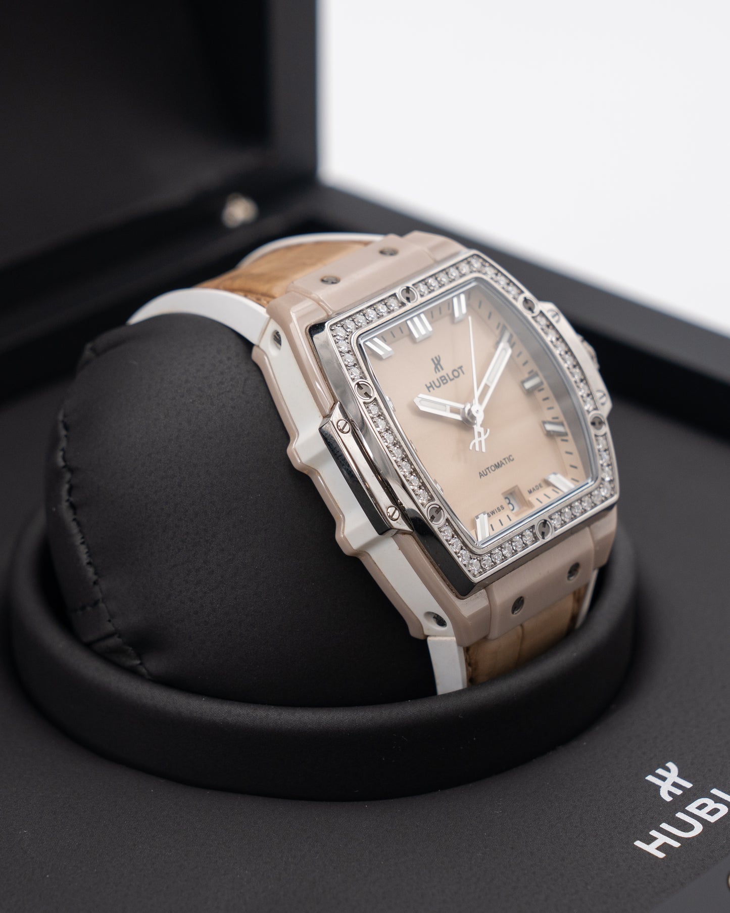 Hublot Spirit of Big Bang Lady 39mm 665.CZ.891B.LR.1204 Beige Ceramic Titanium Diamonds