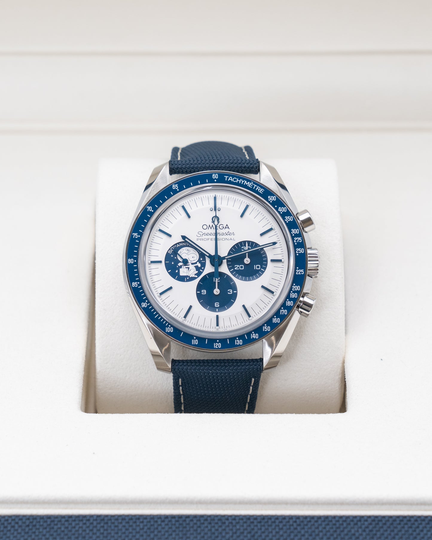 UNWORN Omega Speedmaster 310.32.42.50.02.001 Silver Snoopy Award 42mm 2025