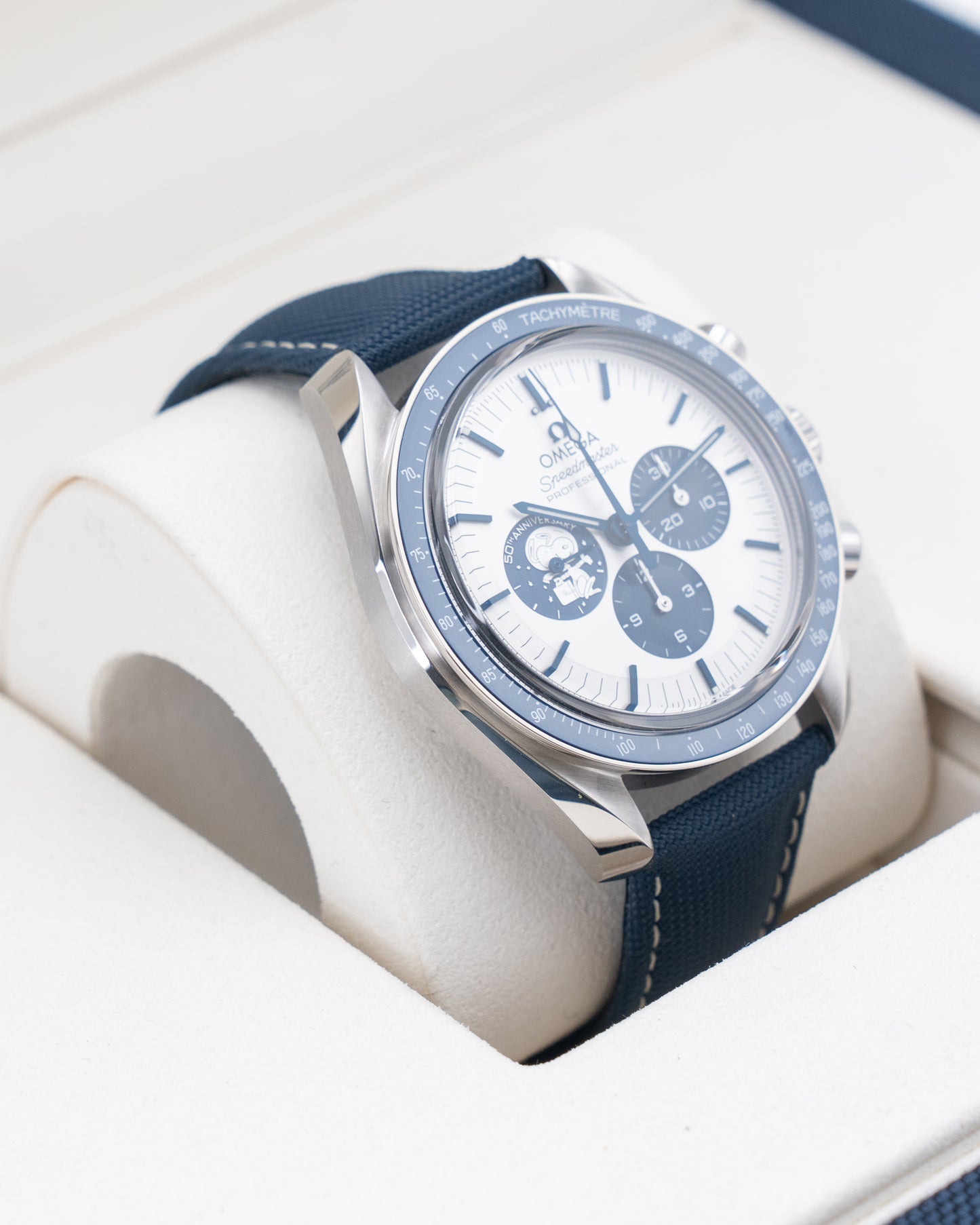 UNWORN Omega Speedmaster 310.32.42.50.02.001 Silver Snoopy Award 42mm 2025