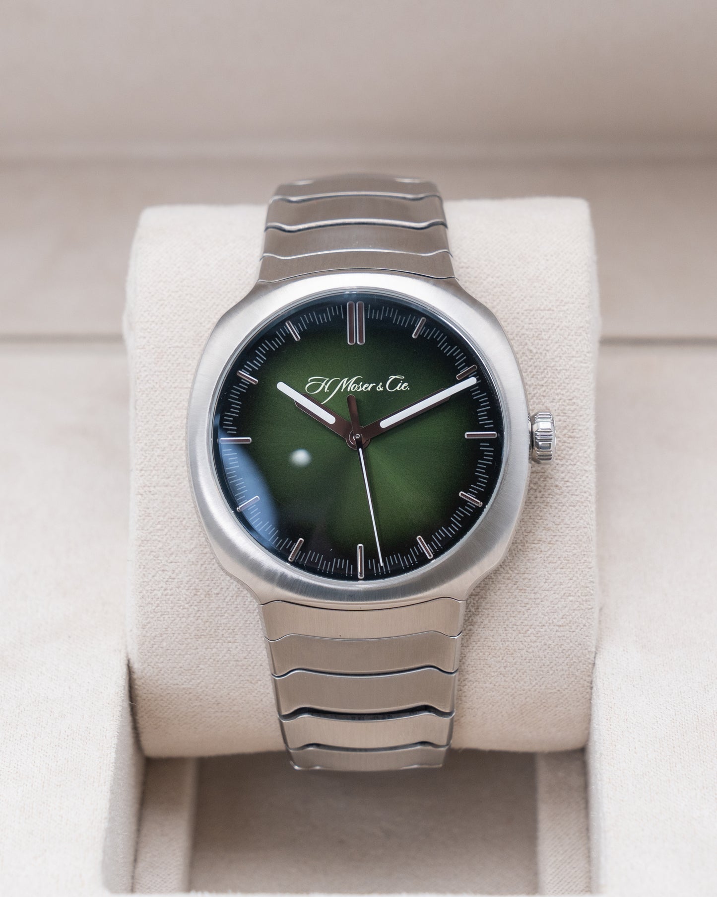 H. Moser & Cie Streamliner Centre Seconds Matrix Green Fume 6200-1200