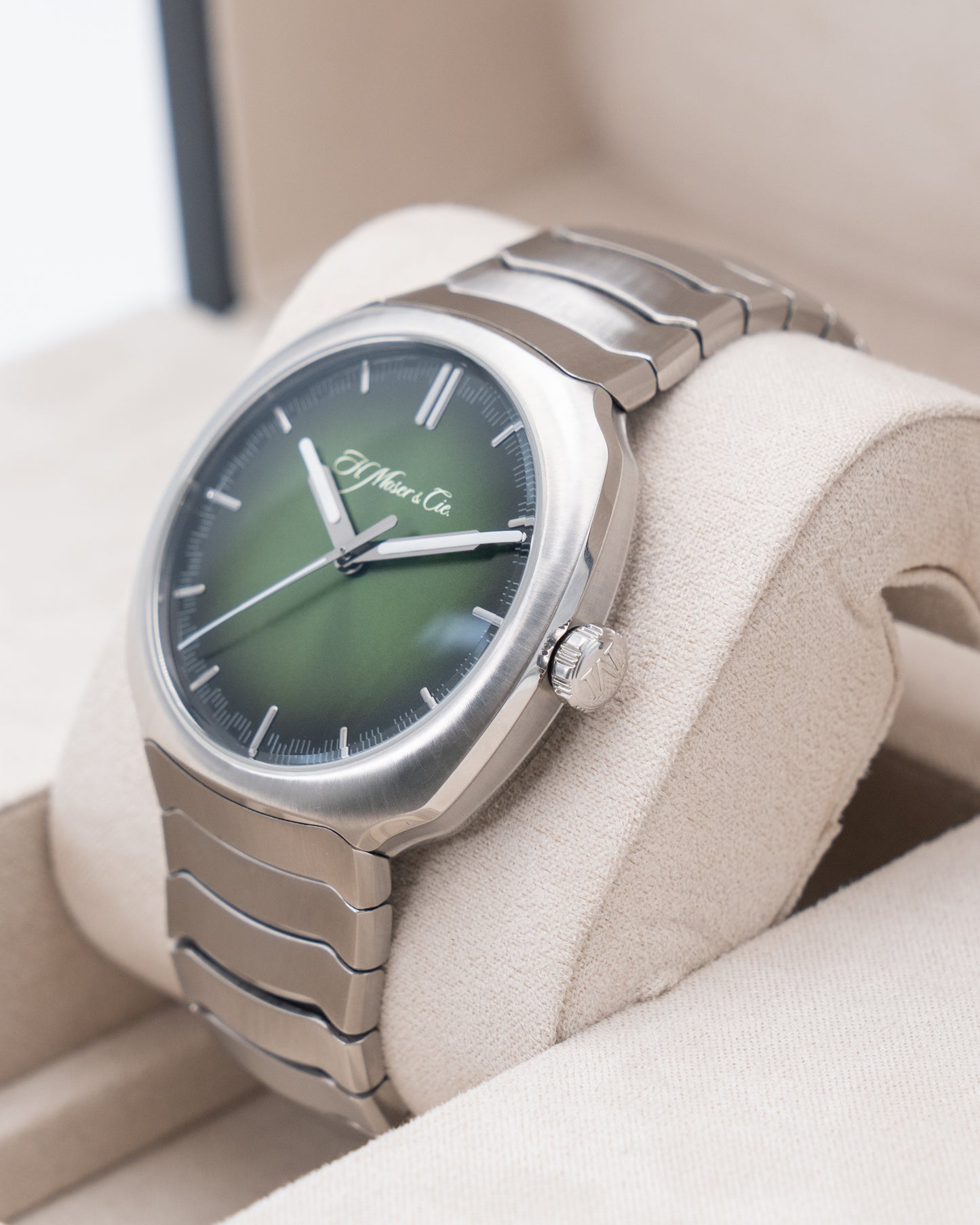 H. Moser & Cie Streamliner Centre Seconds Matrix Green Fume 6200-1200