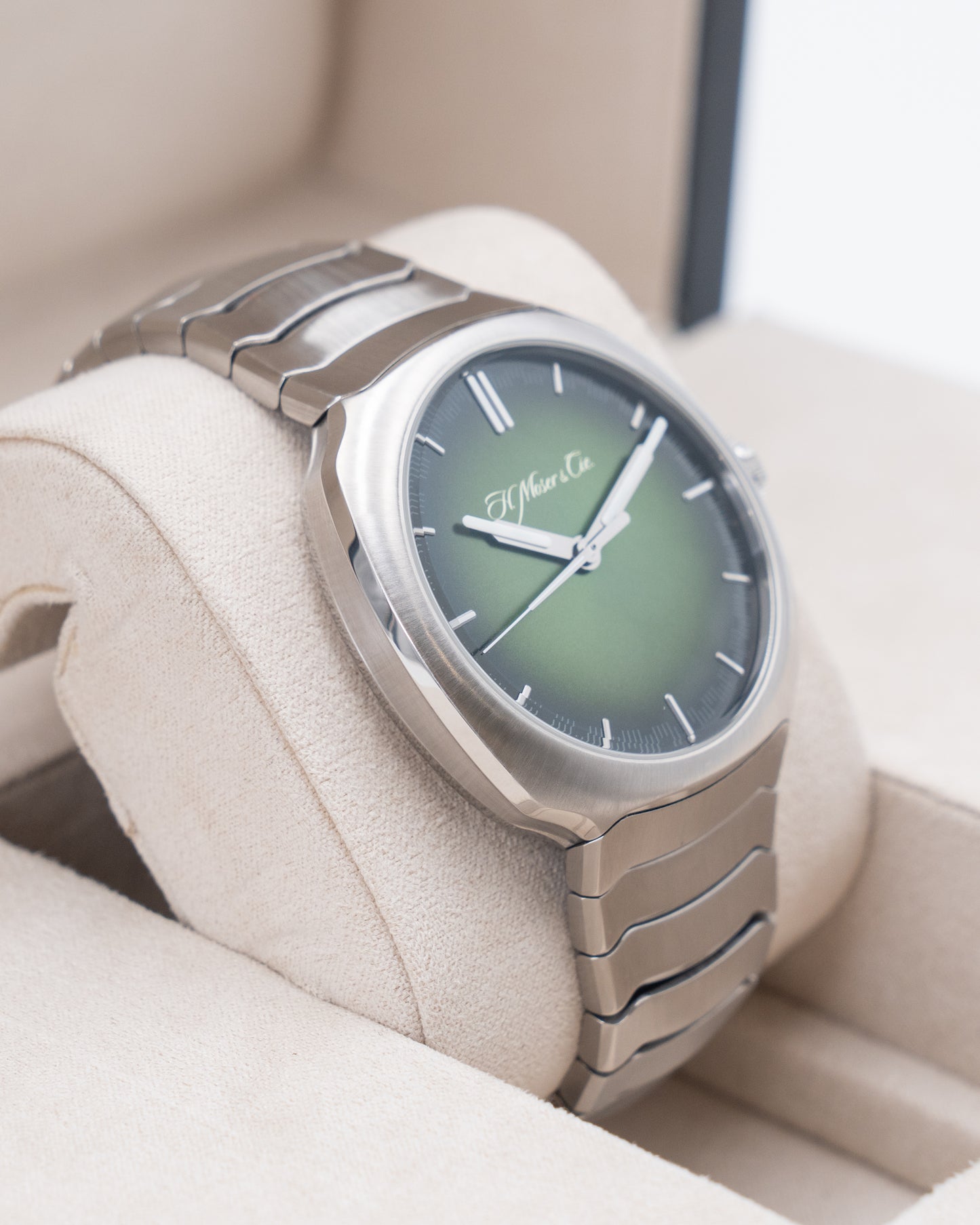 H. Moser & Cie Streamliner Centre Seconds Matrix Green Fume 6200-1200