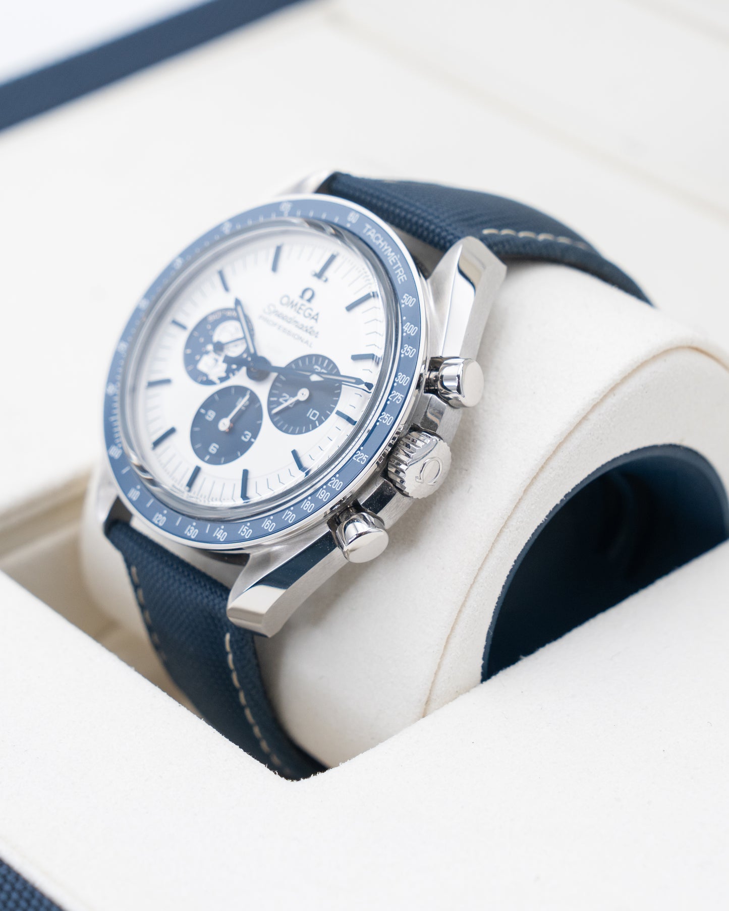 Omega Speedmaster Silver Snoopy Award 42mm 310.32.42.50.02.001 Coaxial Chronograph 2024