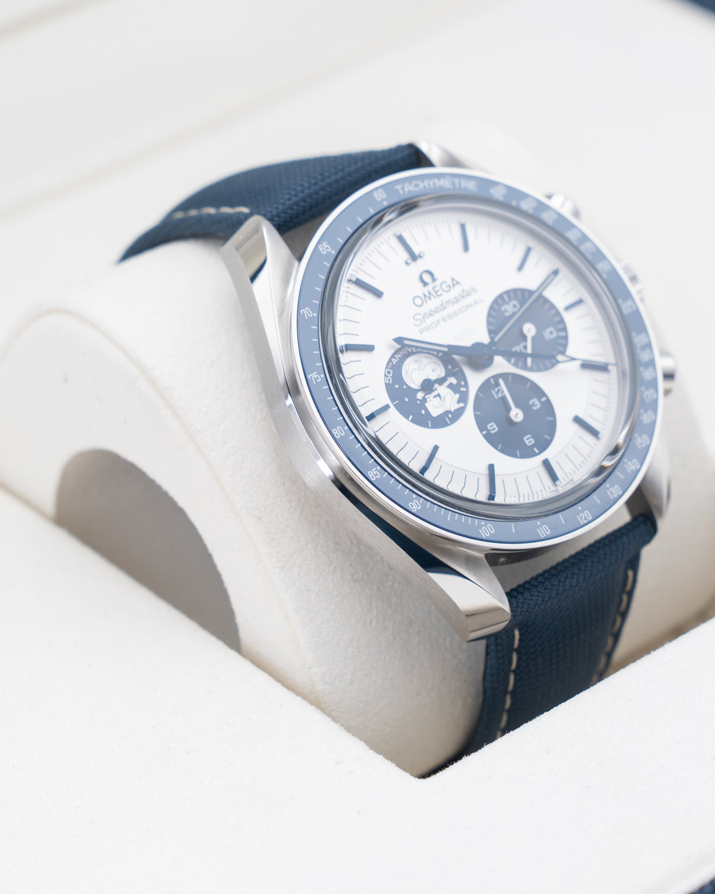 Omega Speedmaster Silver Snoopy Award 42mm 310.32.42.50.02.001 Coaxial Chronograph 2024