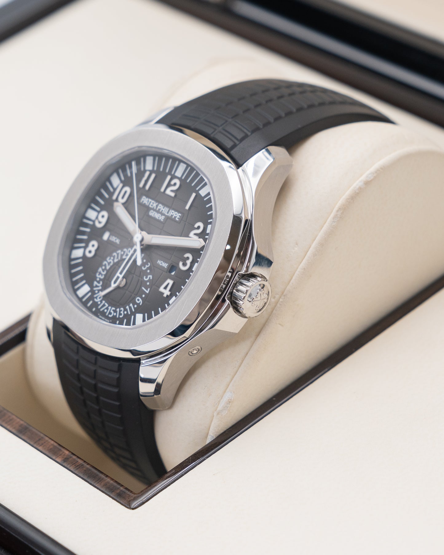 Patek Philippe Aquanaut Travel Time 5164A-001 Black 40.8mm 2022