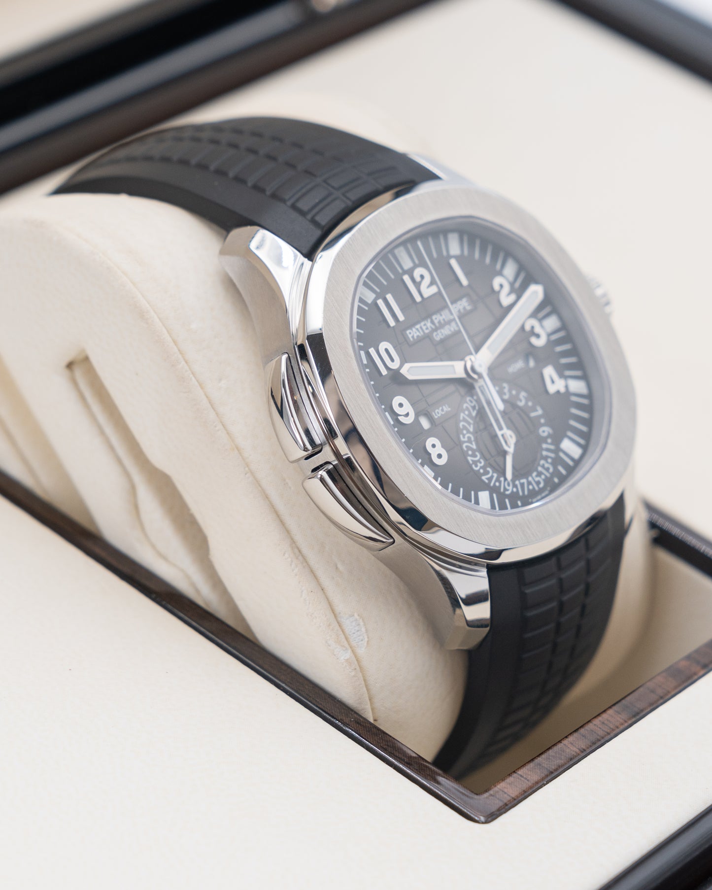 Patek Philippe Aquanaut Travel Time 5164A-001 Black 40.8mm 2022