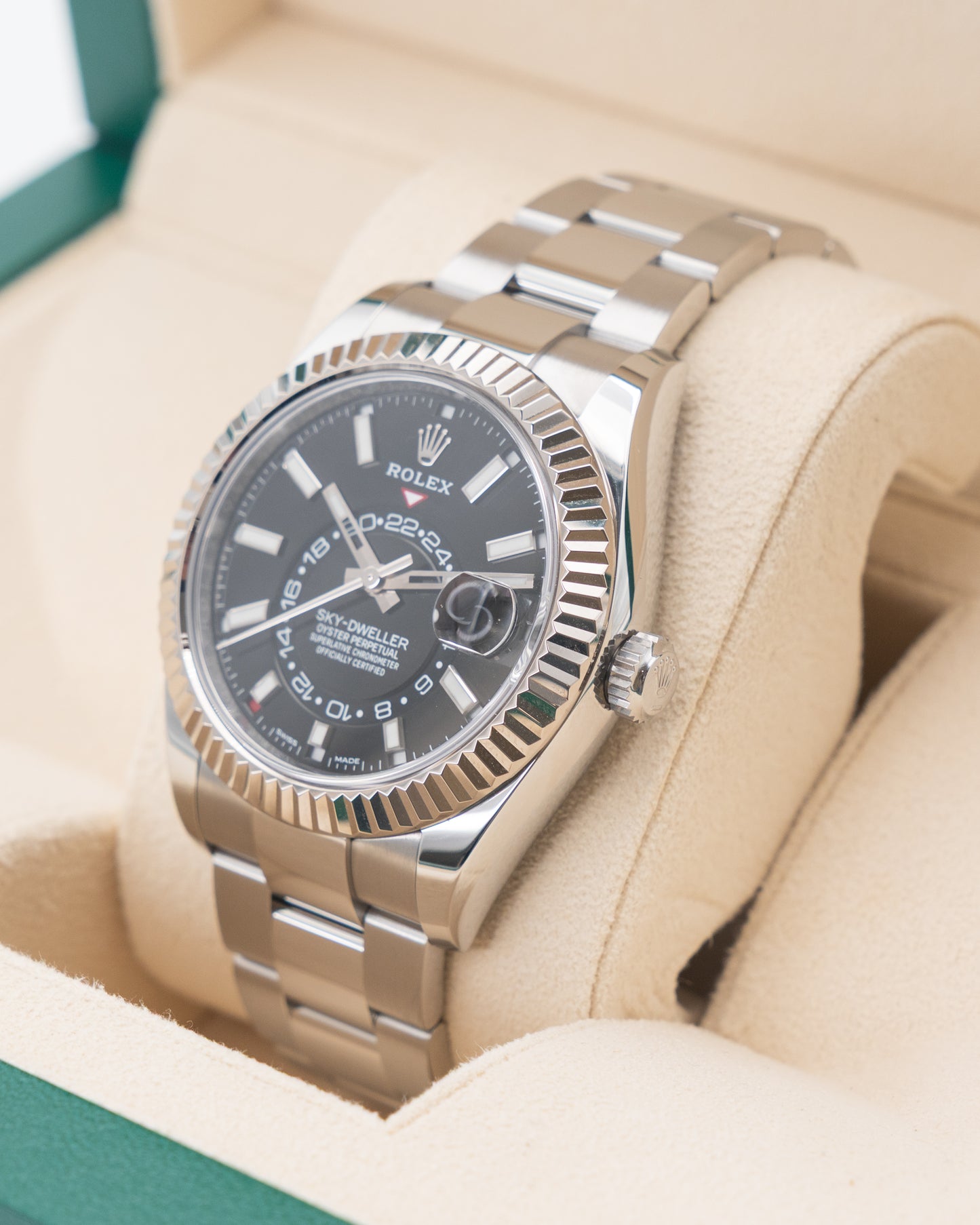 Rolex Skydweller Black 326934 Fluted Oyster 42mm