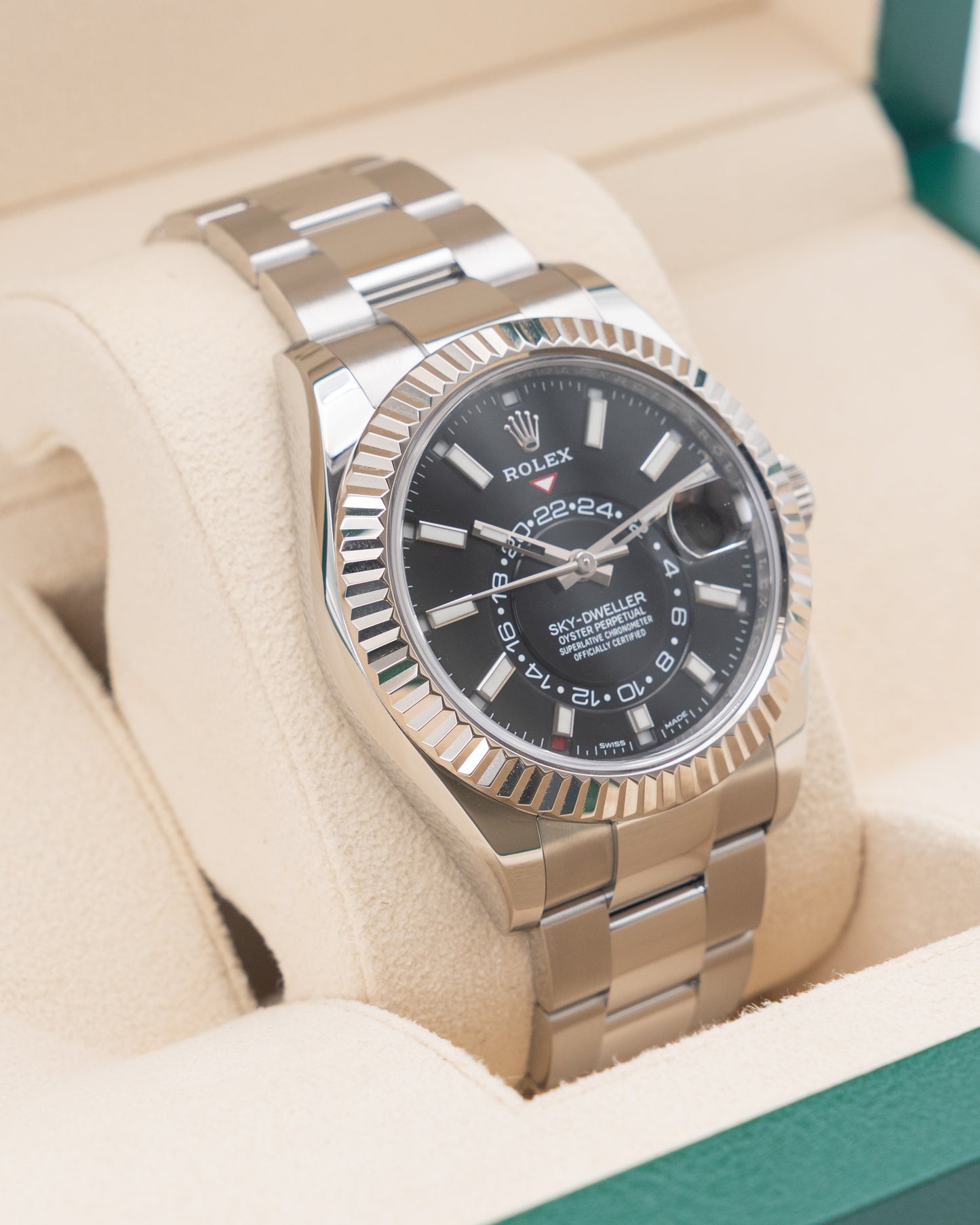 Rolex Skydweller Black 326934 Fluted Oyster 42mm
