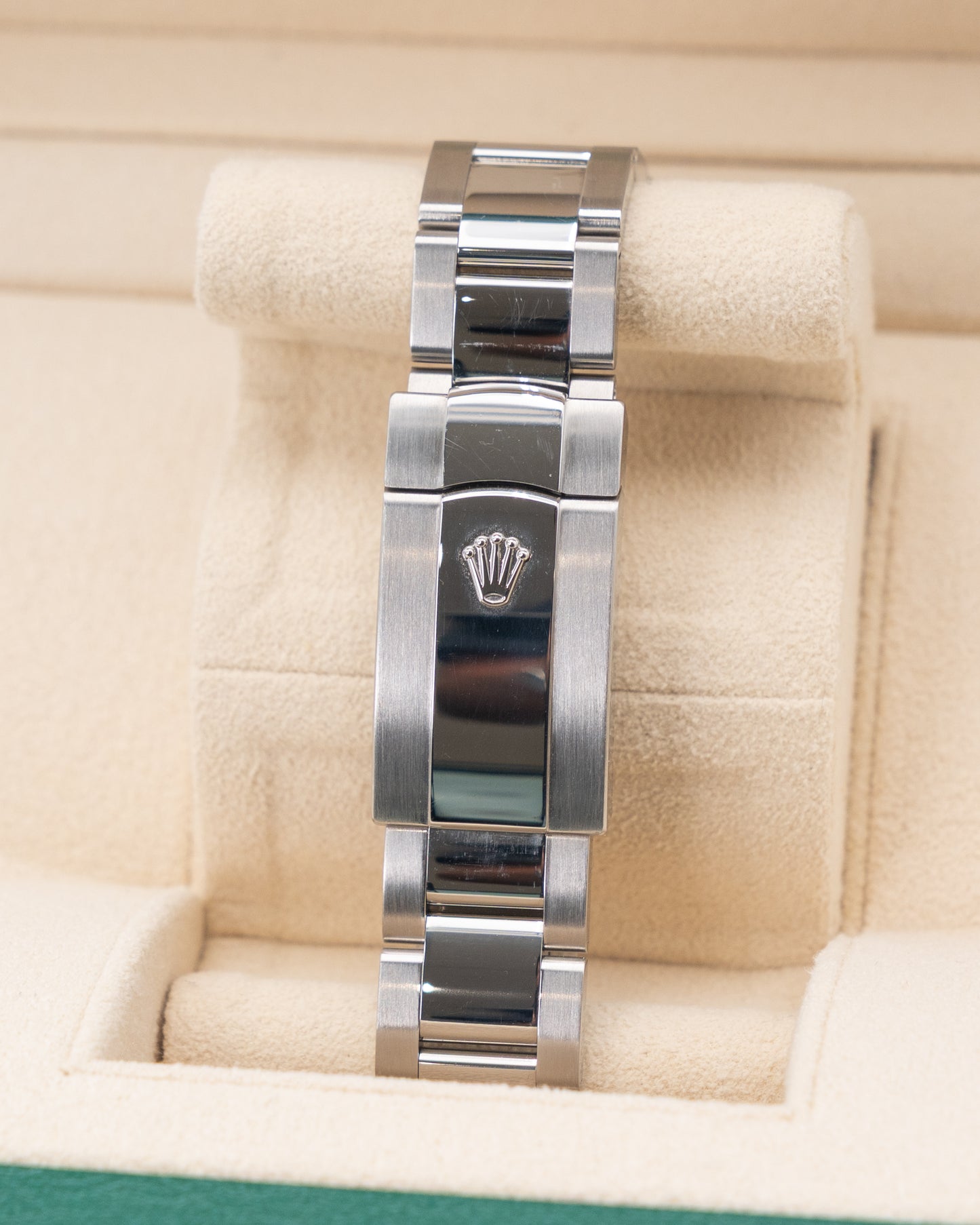 Rolex Datejust 41mm 126300 Rhodium Dial Smooth Bezel Oyster Bracelet 2023