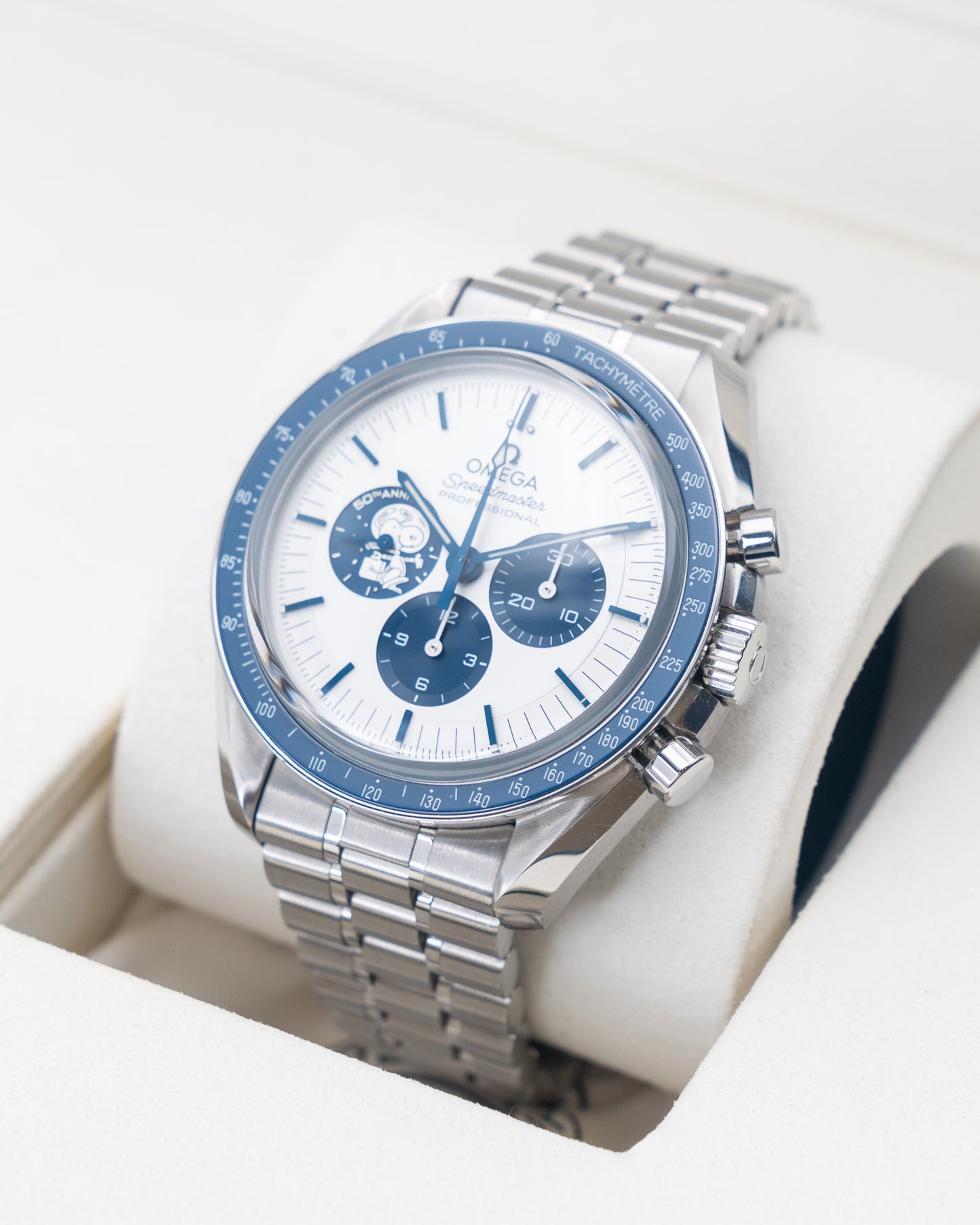 Omega Speedmaster 42mm 310.32.42.50.02.001 Silver Snoopy Award 2024 On Bracelet With 2 Straps