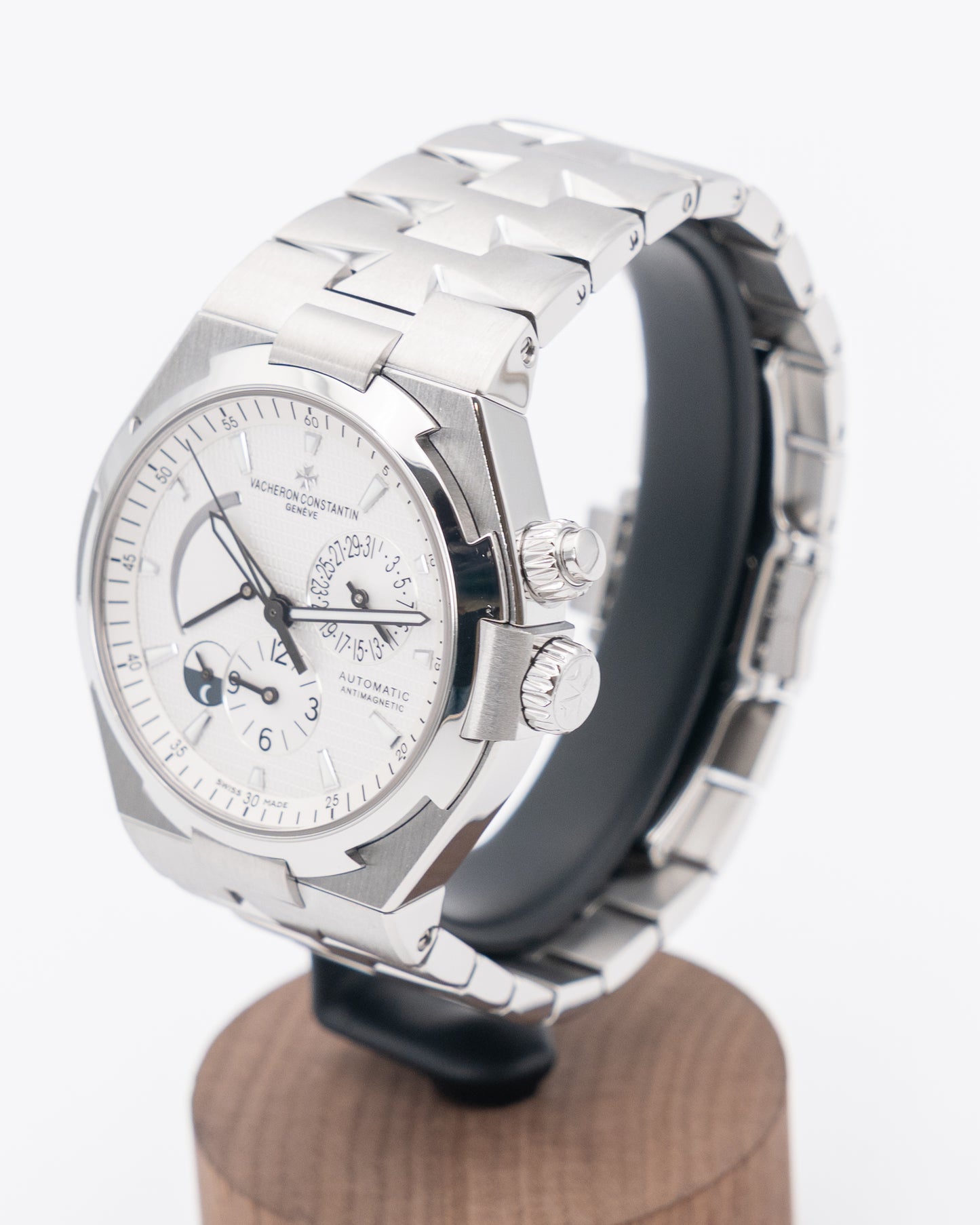Vacheron Constantin Overseas Dualtime 42mm 47450/B01A-9226 White Dial 2015