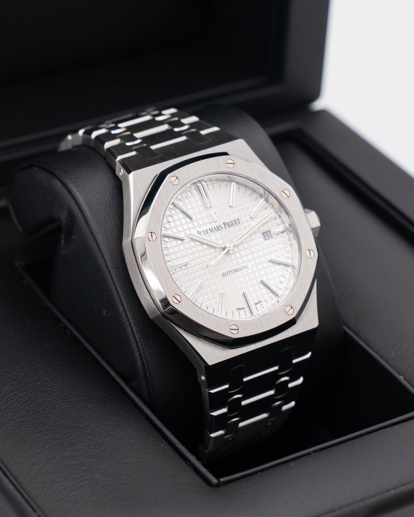 Audemars Piguet Royal Oak 41mm 15400ST.OO.1220ST.02 White Silver Dial