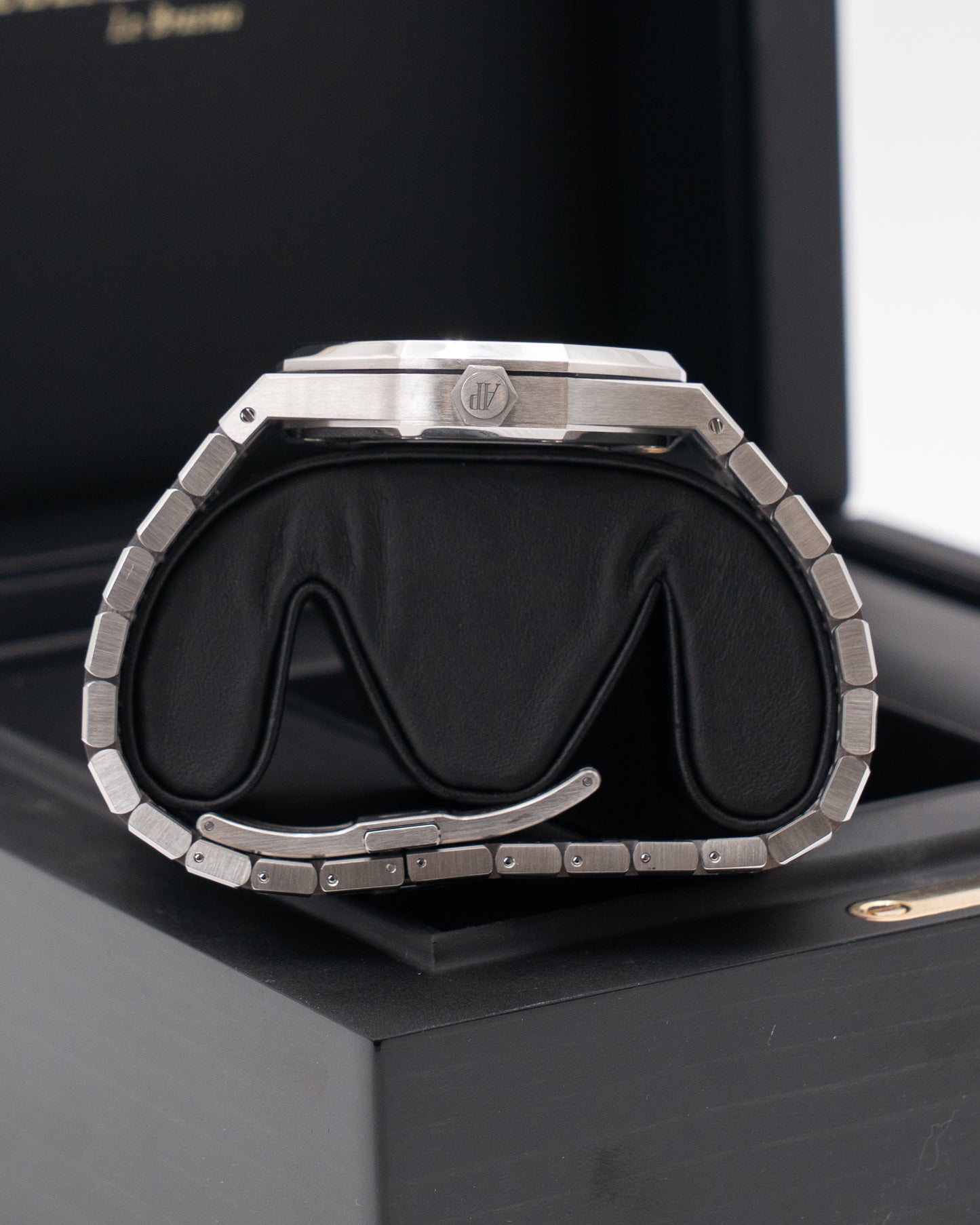 Audemars Piguet Royal Oak 41mm 15400ST.OO.1220ST.02 White Silver Dial