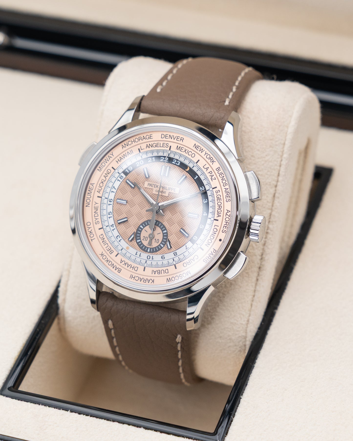 Patek Philippe World Timer Chronograph 5935A-001 Complications
