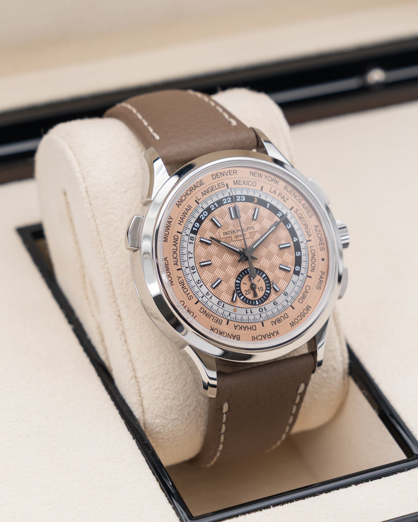 Patek Philippe World Timer Chronograph 5935A-001 Complications