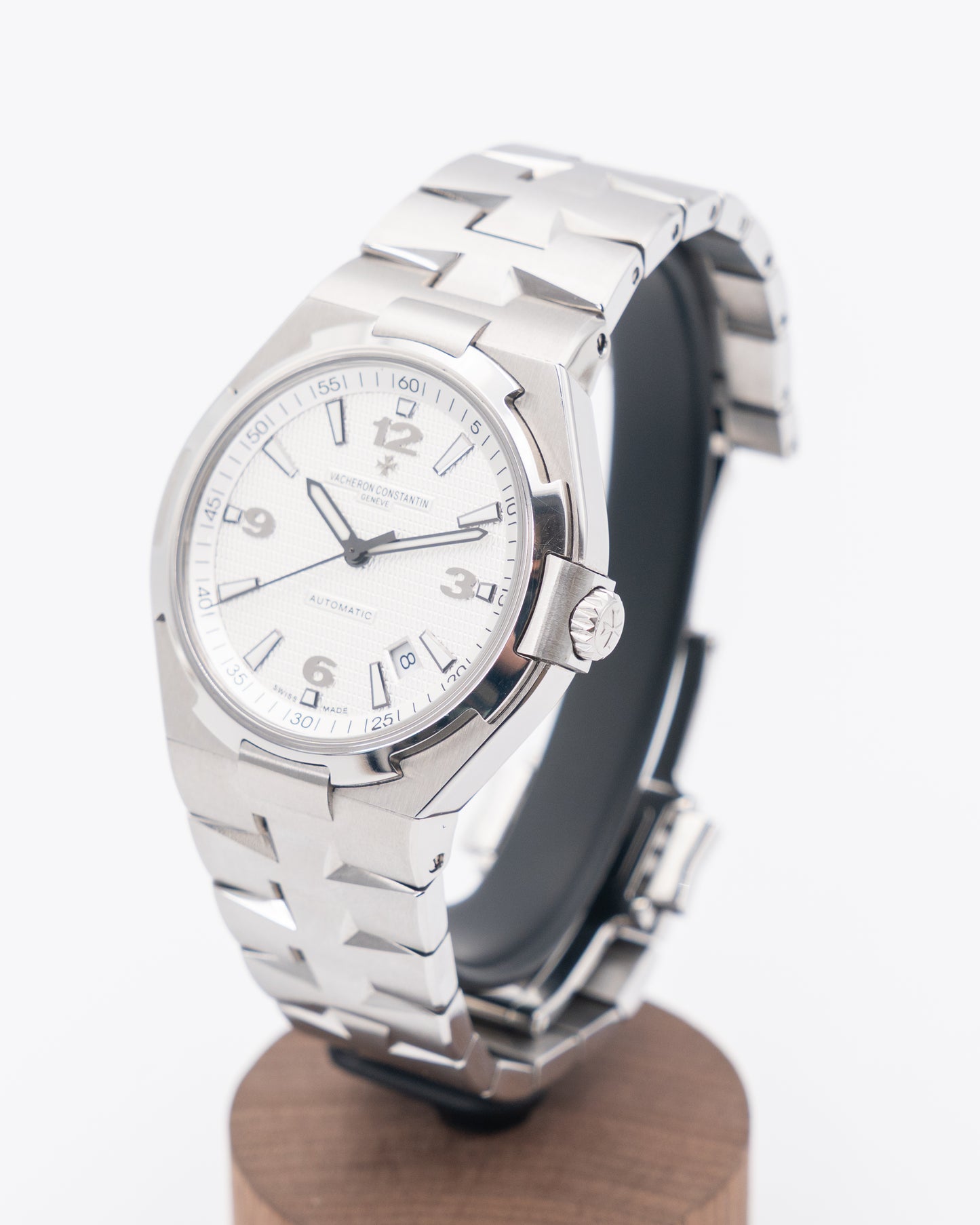 Vacheron Constantin Overseas 42mm 47040/B01A-9093 Gen 2 White Dial