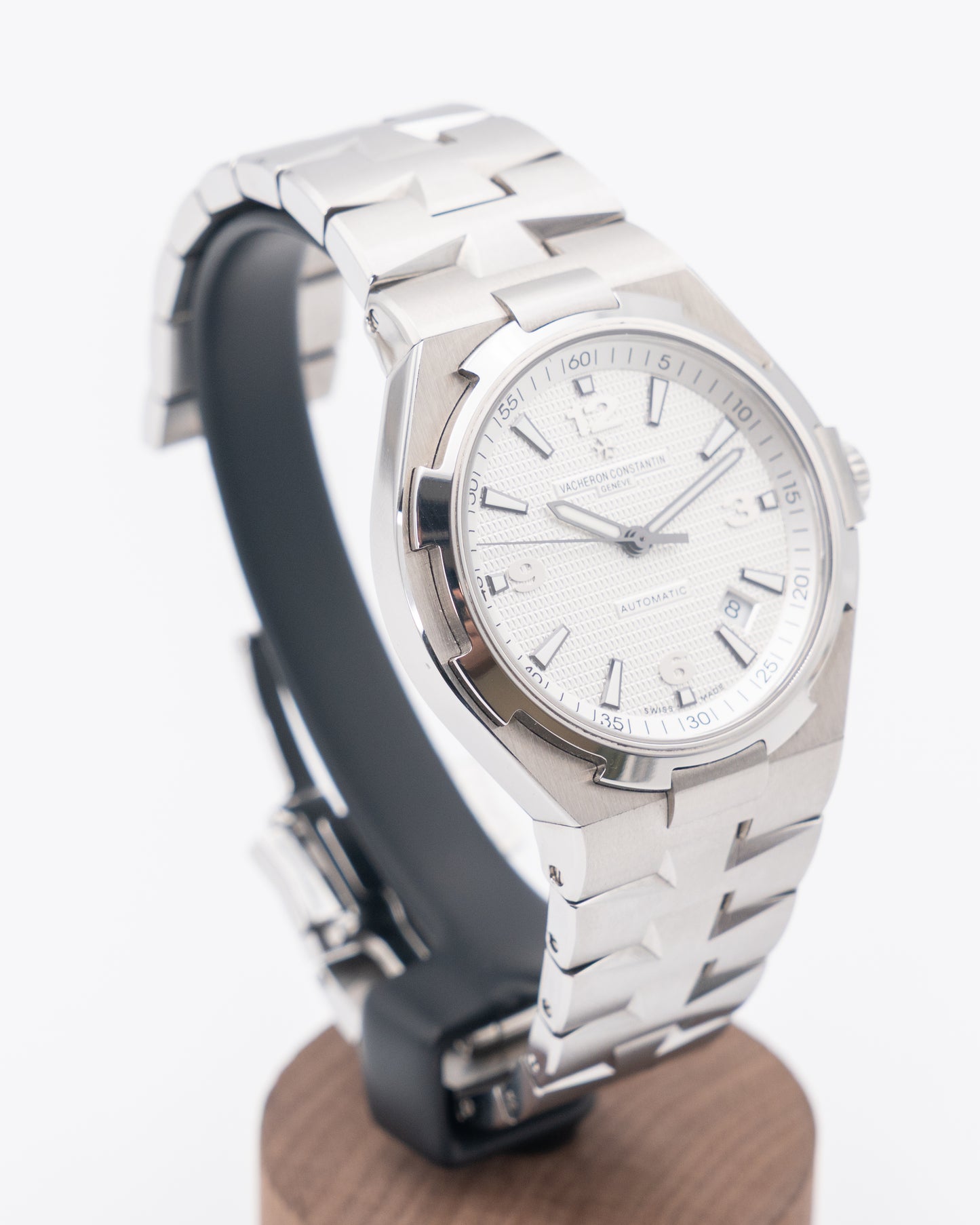 Vacheron Constantin Overseas 42mm 47040/B01A-9093 Gen 2 White Dial