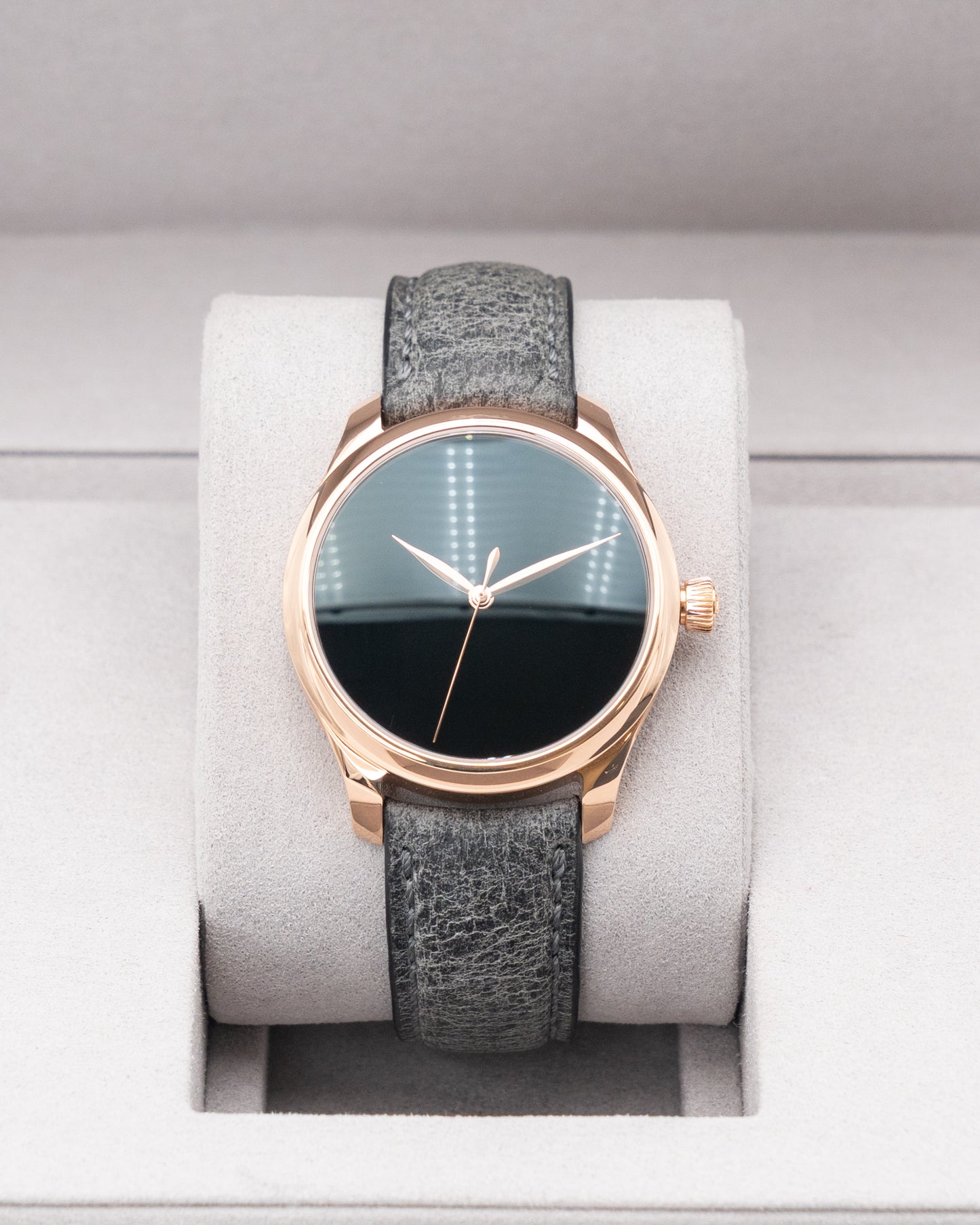 H. Moser & Cie Endeavour Centre Seconds 40mm 1200-0411 Rose Gold VantaBlack