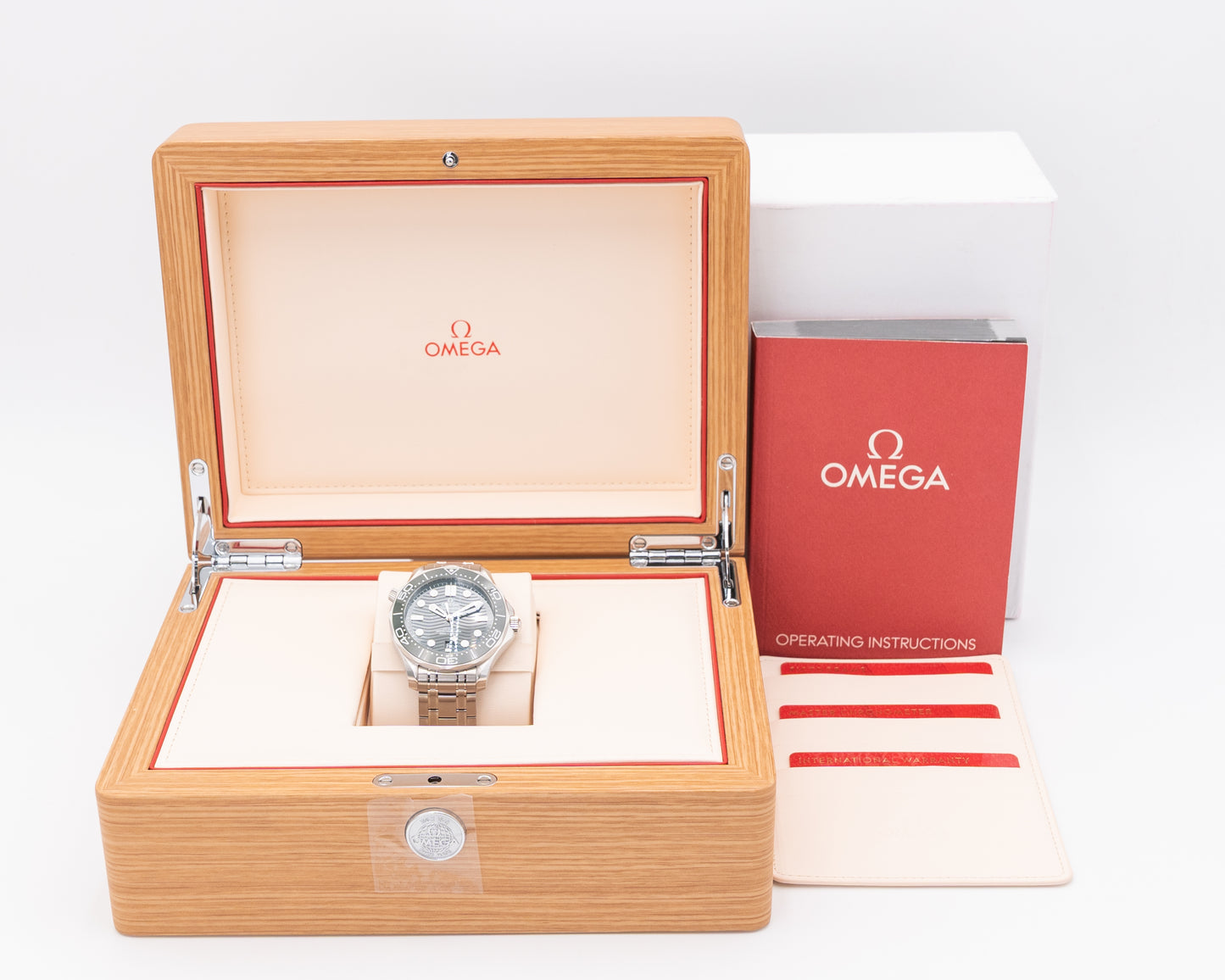 NEW UNWORN WITH STICKERS 2025 Omega Seamaster 300M 42mm 210.30.42.20.10.001 Green "Seaweed" 2025