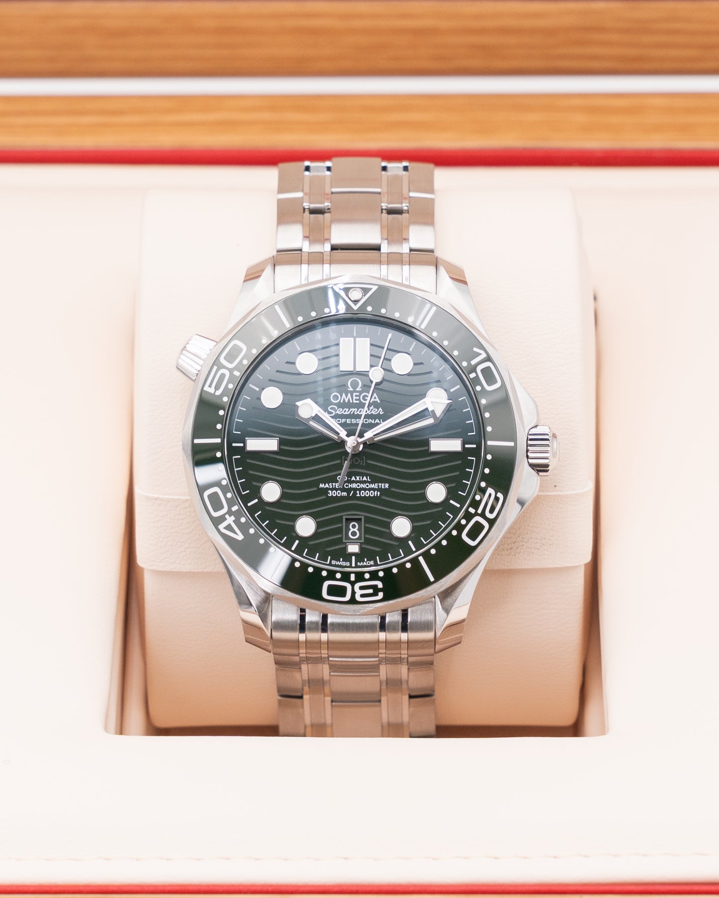 NEW UNWORN WITH STICKERS 2025 Omega Seamaster 300M 42mm 210.30.42.20.10.001 Green "Seaweed" 2025