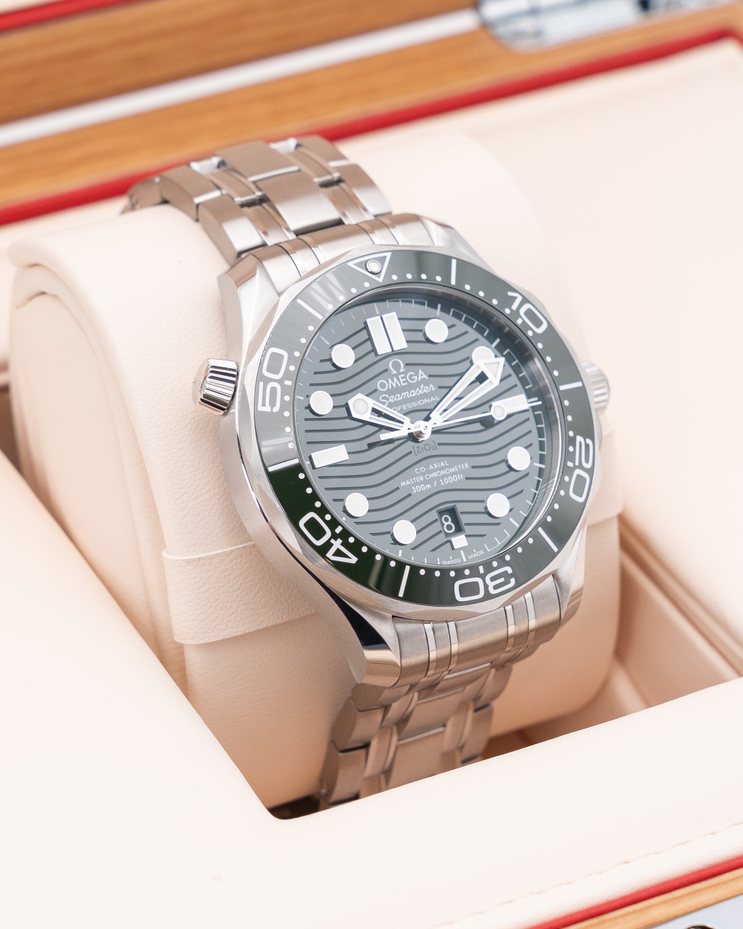 NEW UNWORN WITH STICKERS 2025 Omega Seamaster 300M 42mm 210.30.42.20.10.001 Green "Seaweed" 2025
