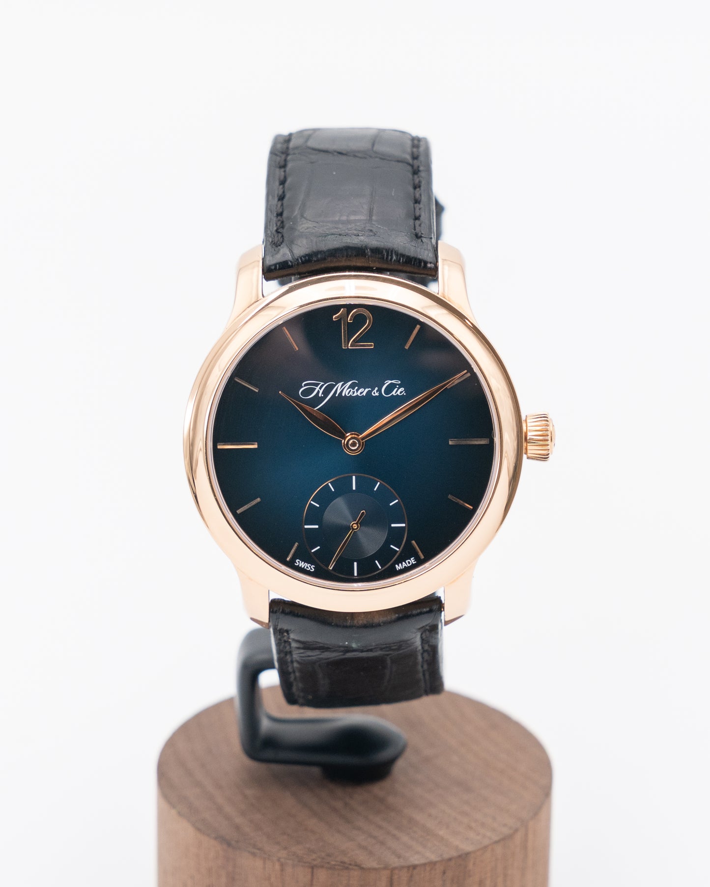H. Moser & Cie Endeavour Small Seconds 38mm 1321-0401 Rose Gold Blue Fume Dial