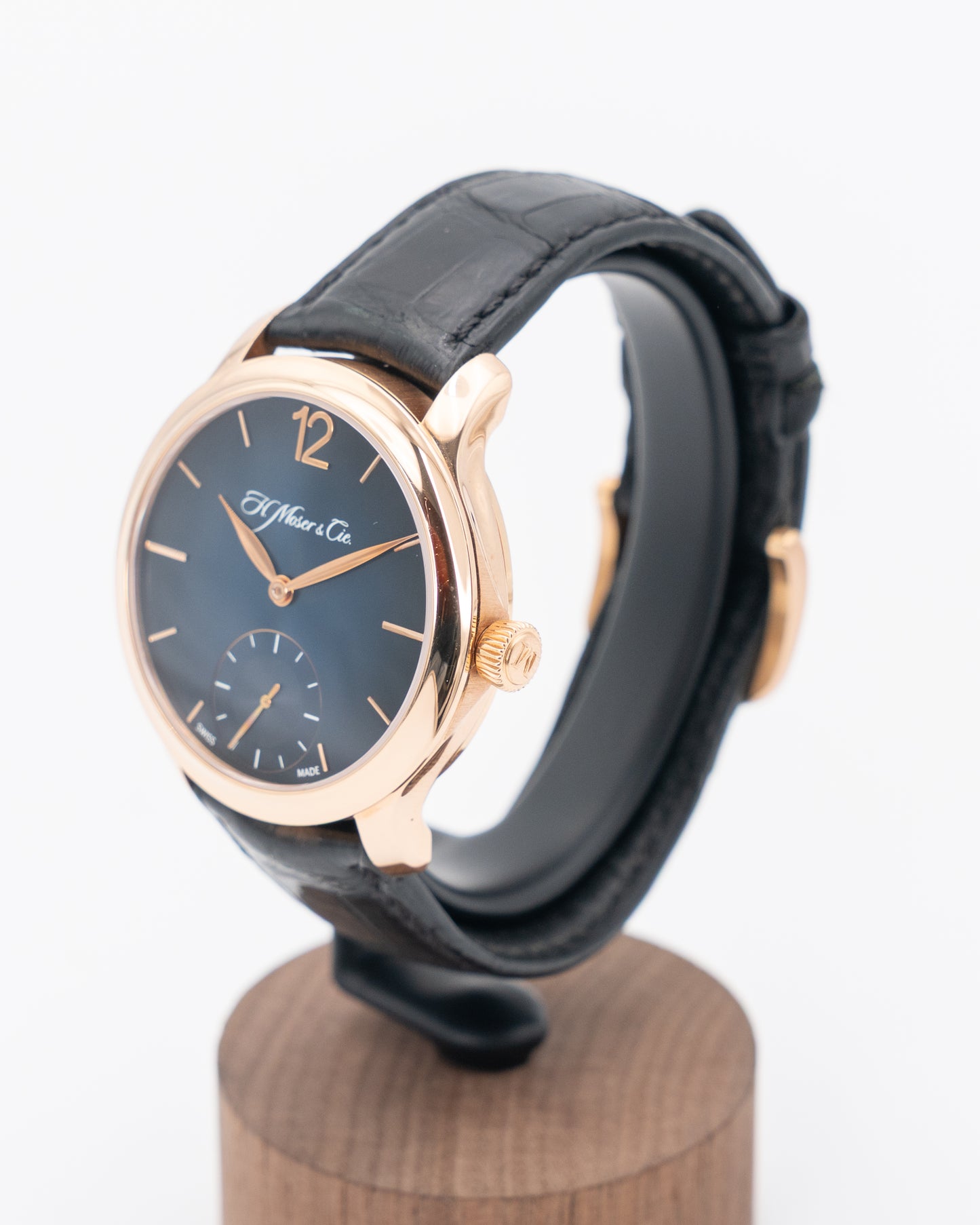 H. Moser & Cie Endeavour Small Seconds 38mm 1321-0401 Rose Gold Blue Fume Dial