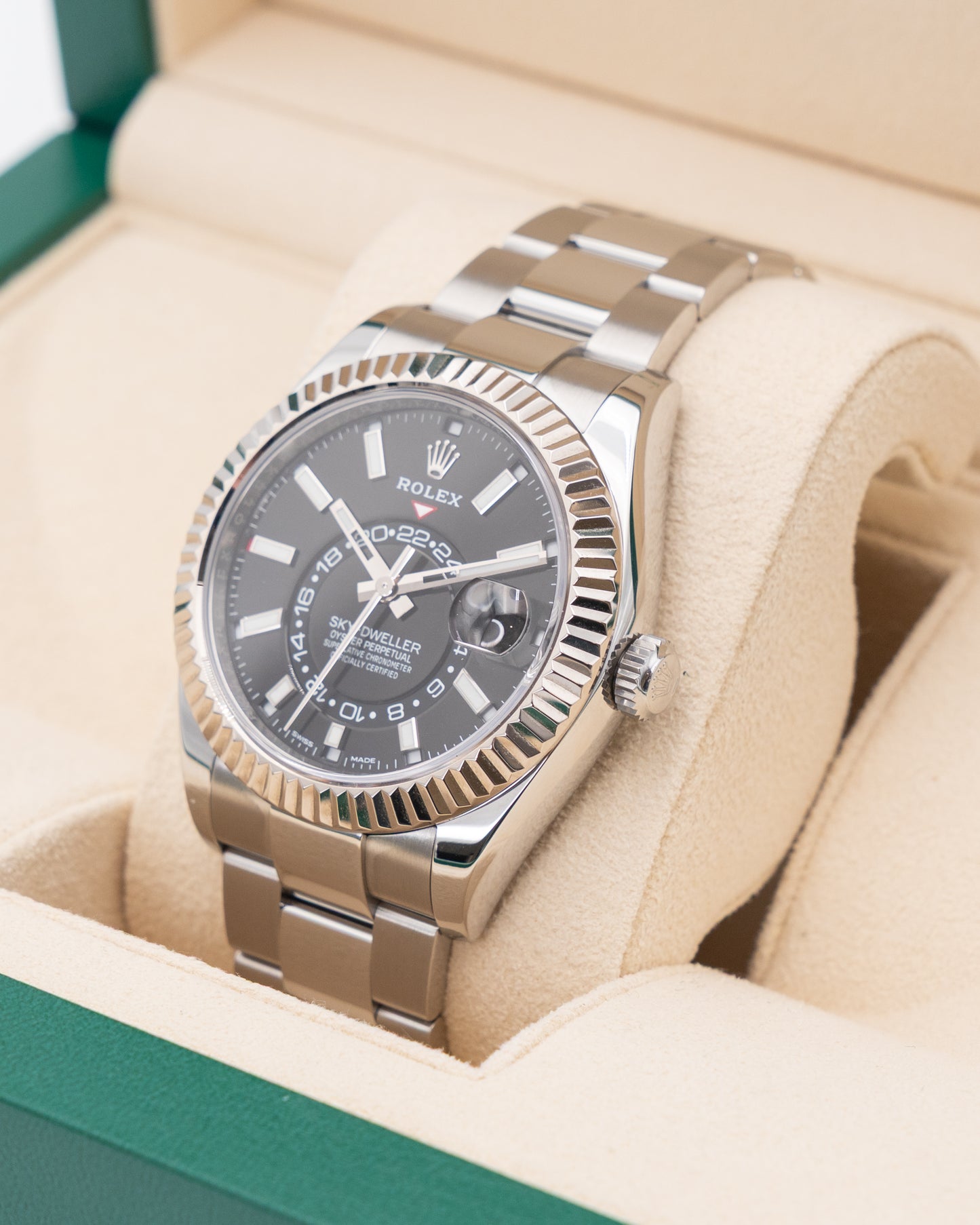 Rolex Skydweller 42mm 326934 Black Dial Fluted Bezel Oyster Bracelet 2021