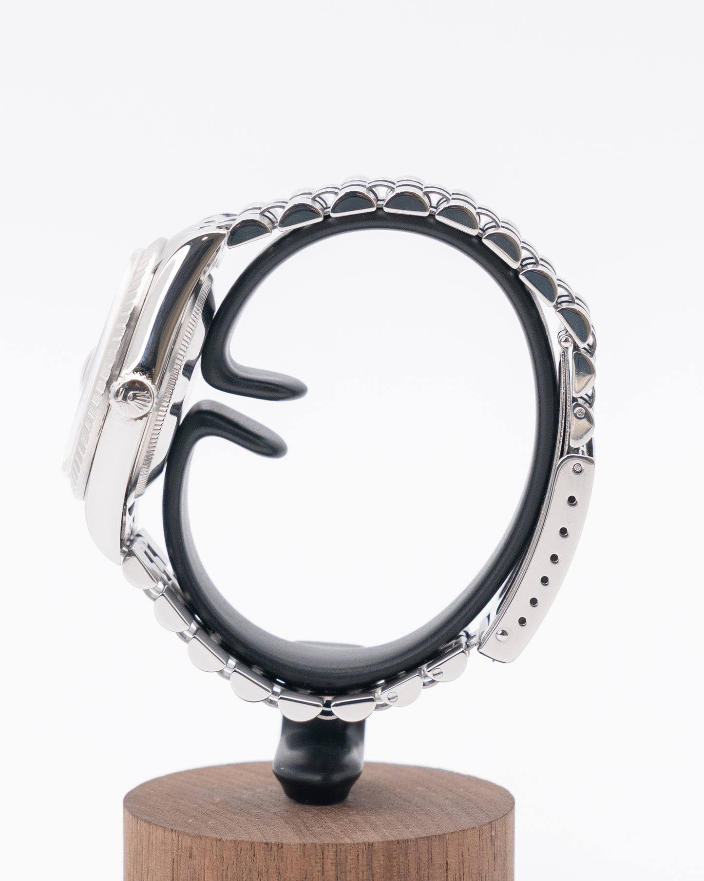 Rolex Datejust 36mm 16220 Blue Dial Engine Turn Bezel Jubilee