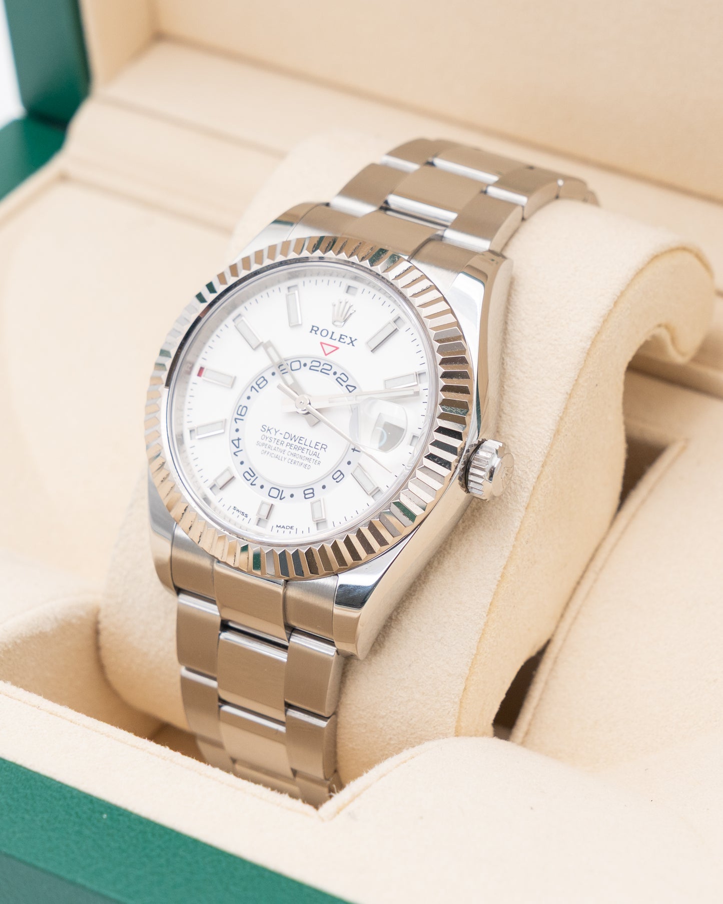 Rolex Skydweller 42mm 326934 White Dial Fluted Oyster 2021
