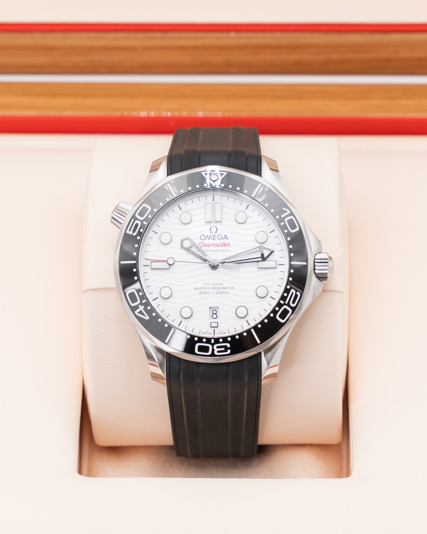 NEW UNWORN 2025 Omega Seamaster 300m 42mm 210.30.42.20.04.001 White Dial On Strap 2025