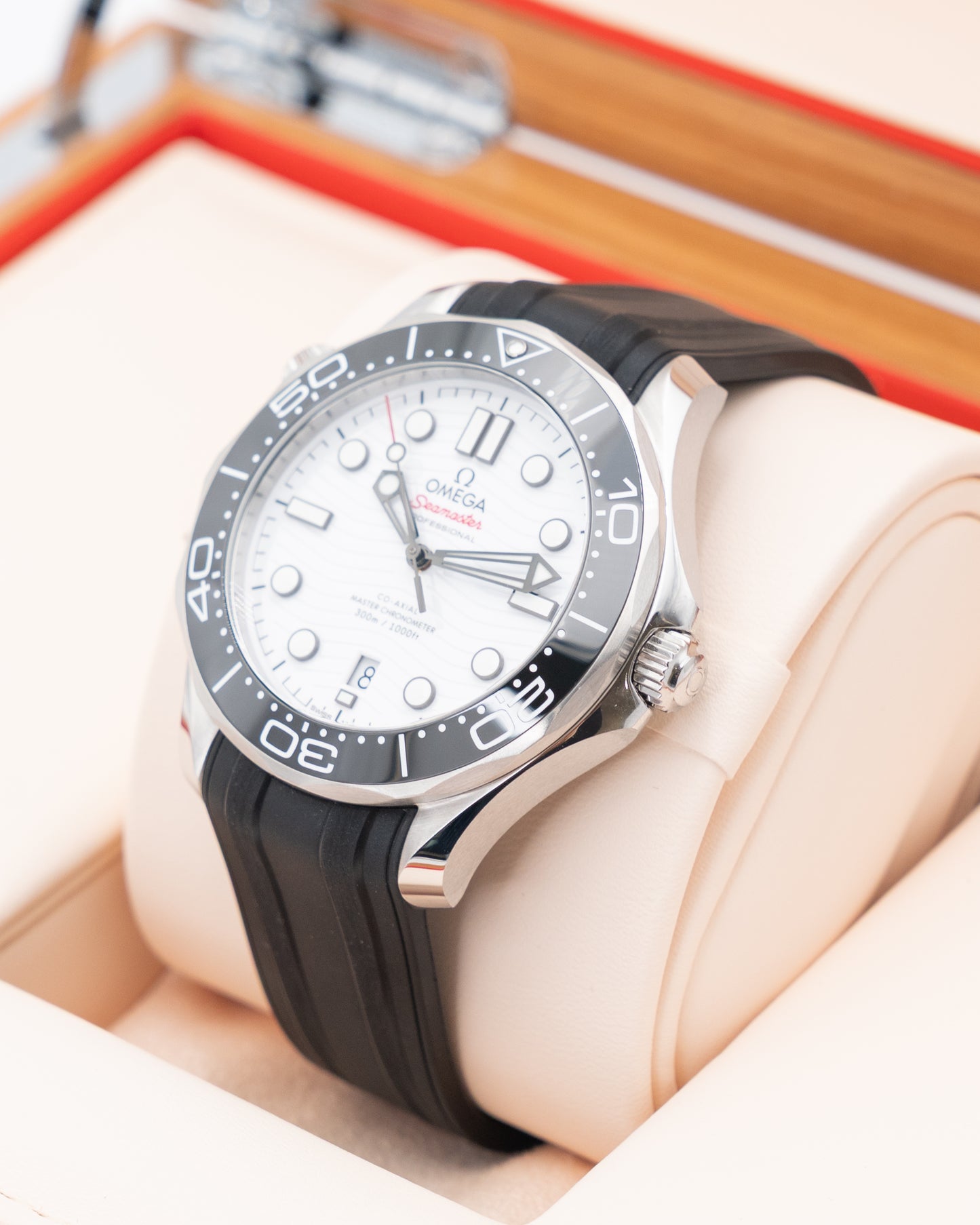 NEW UNWORN 2025 Omega Seamaster 300m 42mm 210.30.42.20.04.001 White Dial On Strap 2025