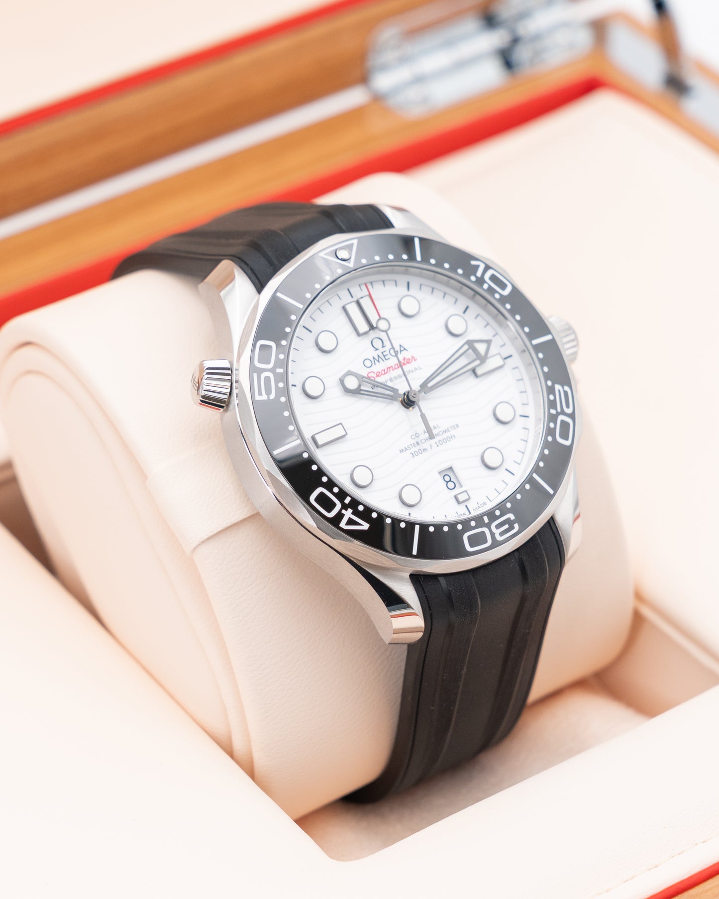 NEW UNWORN 2025 Omega Seamaster 300m 42mm 210.30.42.20.04.001 White Dial On Strap 2025