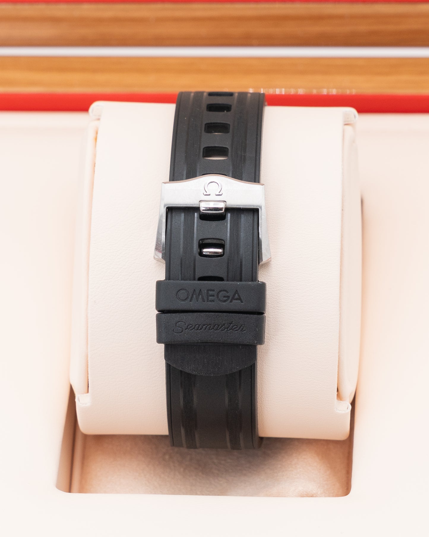 NEW UNWORN 2025 Omega Seamaster 300m 42mm 210.30.42.20.04.001 White Dial On Strap 2025