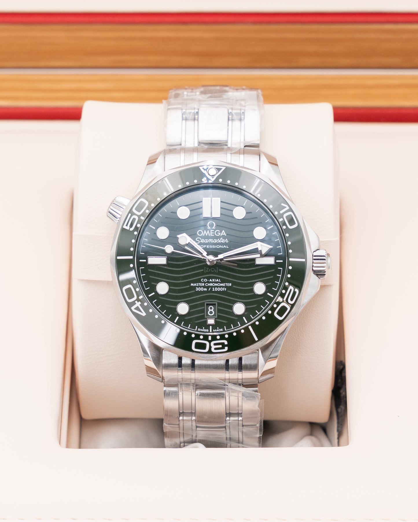UNWORN 2025 WITH STICKERS Omega Seamaster Diver 300M 42mm 210.30.42.20.10.001 Green On Bracelet 2025