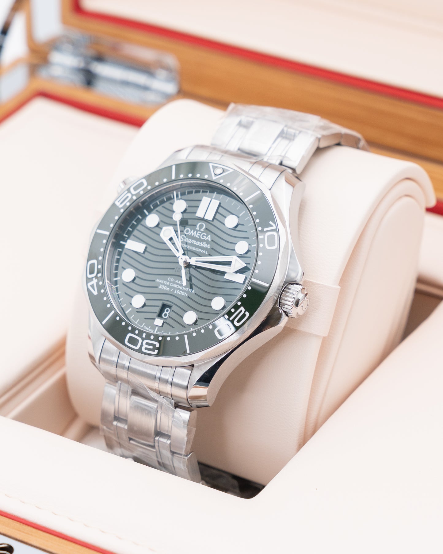 UNWORN 2025 WITH STICKERS Omega Seamaster Diver 300M 42mm 210.30.42.20.10.001 Green On Bracelet 2025