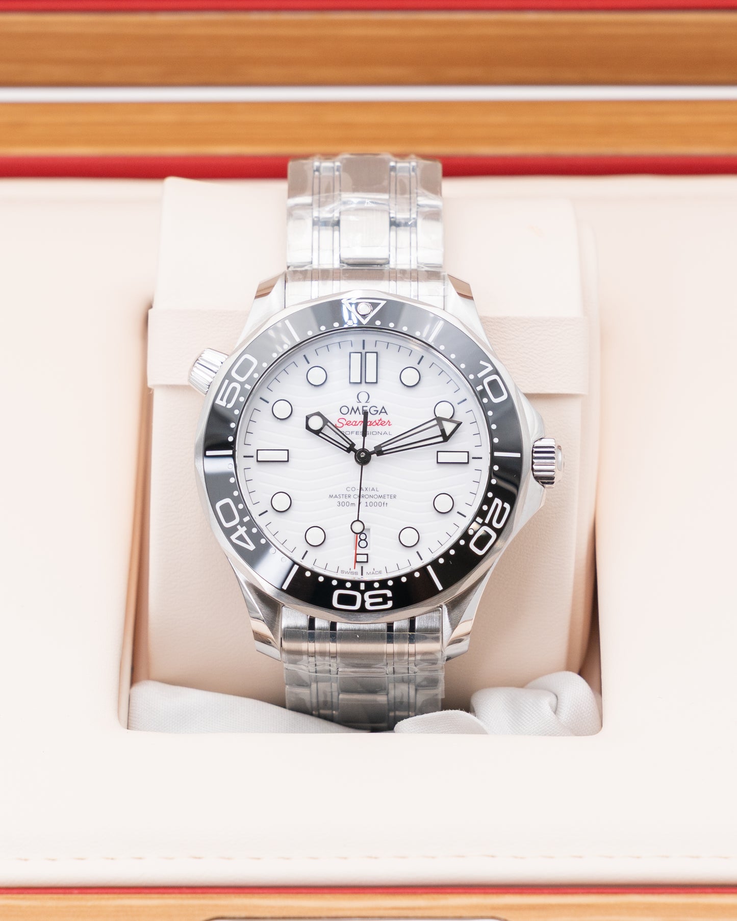 UNWORN 2025 WITH STICKERS Omega Seamaster 42mm 210.30.42.20.04.001 White Dial On Bracelet 2025