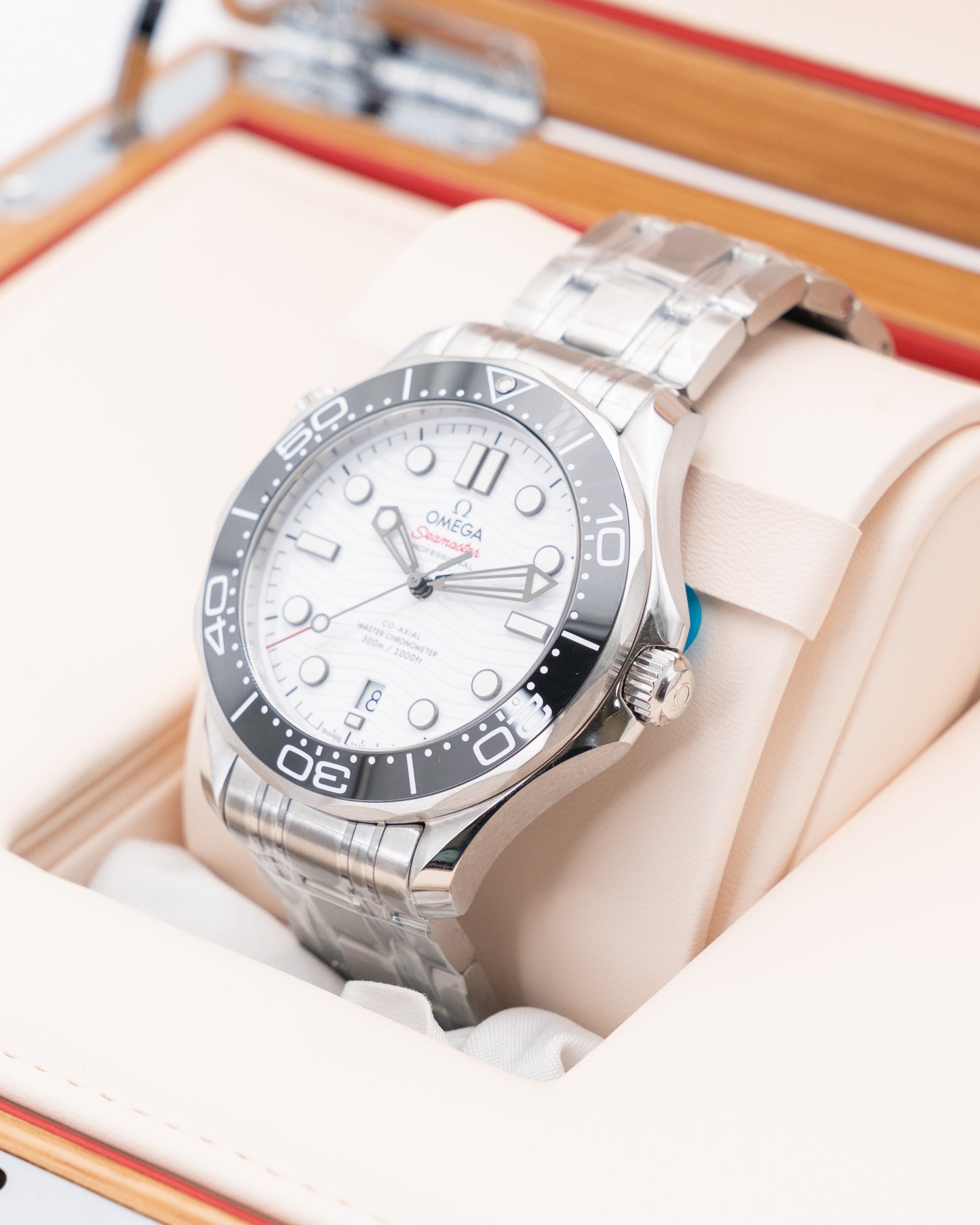 UNWORN 2025 WITH STICKERS Omega Seamaster 42mm 210.30.42.20.04.001 White Dial On Bracelet 2025