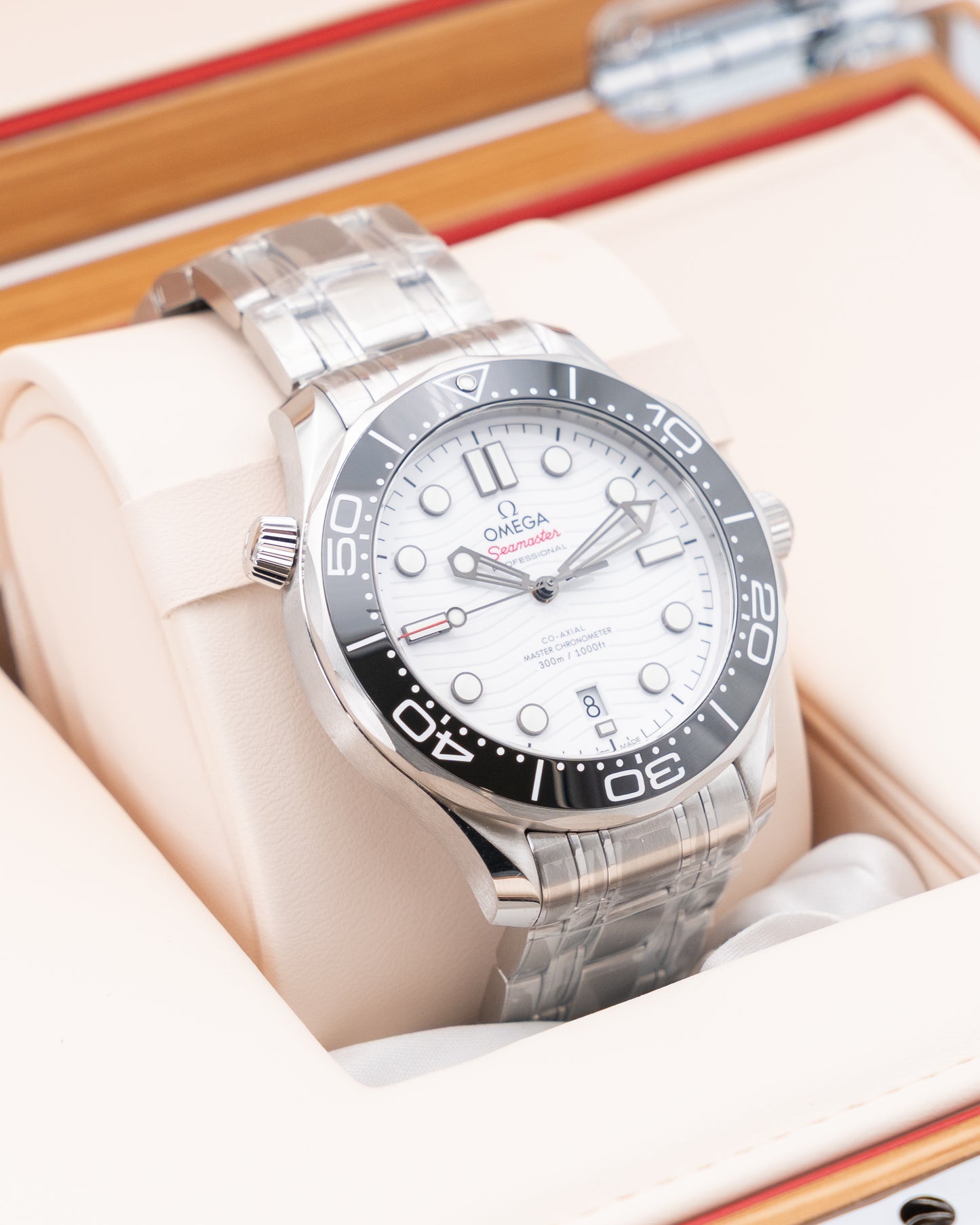 UNWORN 2025 WITH STICKERS Omega Seamaster 42mm 210.30.42.20.04.001 White Dial On Bracelet 2025