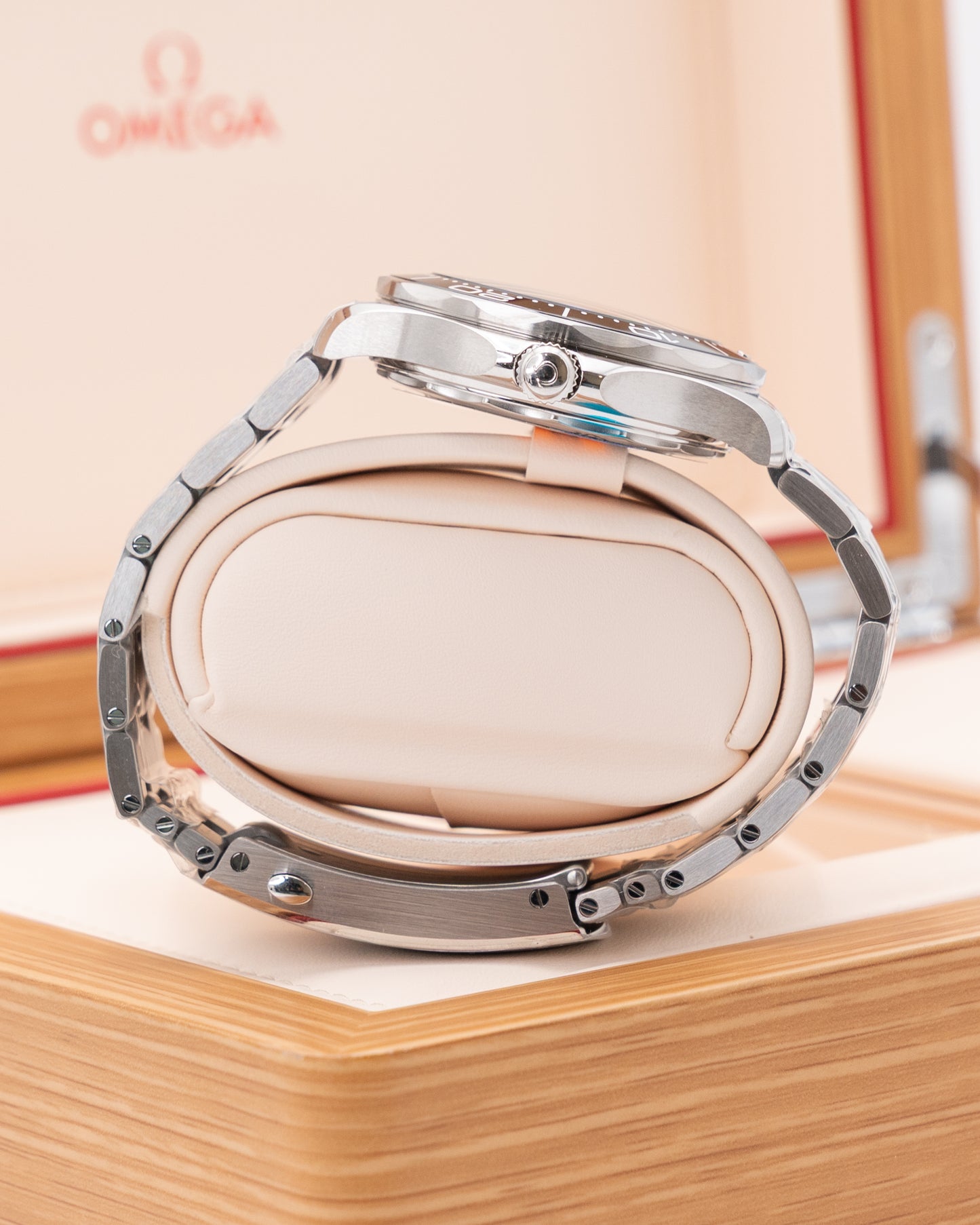 UNWORN 2025 WITH STICKERS Omega Seamaster 42mm 210.30.42.20.04.001 White Dial On Bracelet 2025