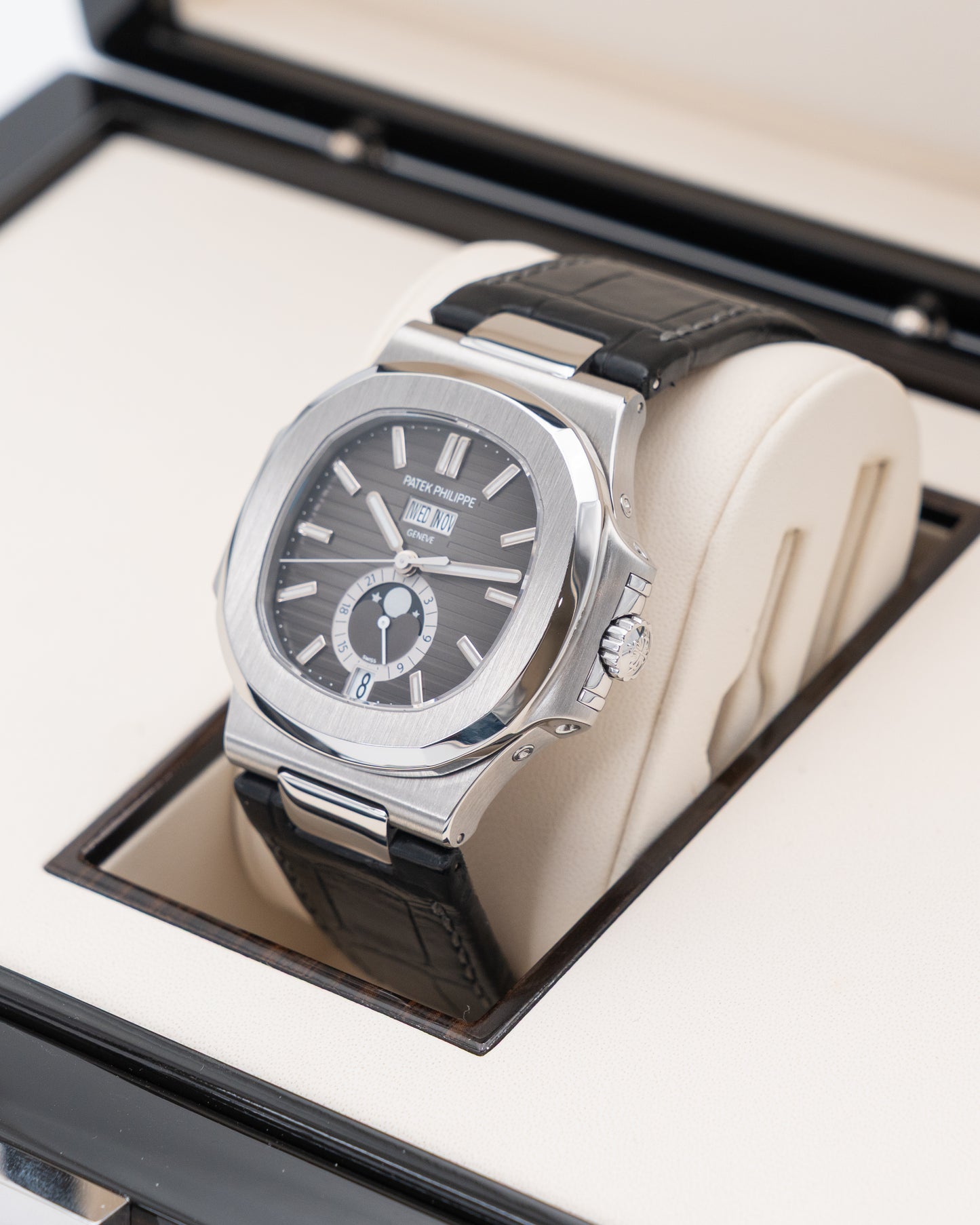 Patek Philippe Nautilus 40.5mm 5726a-001 Black Dial 2015