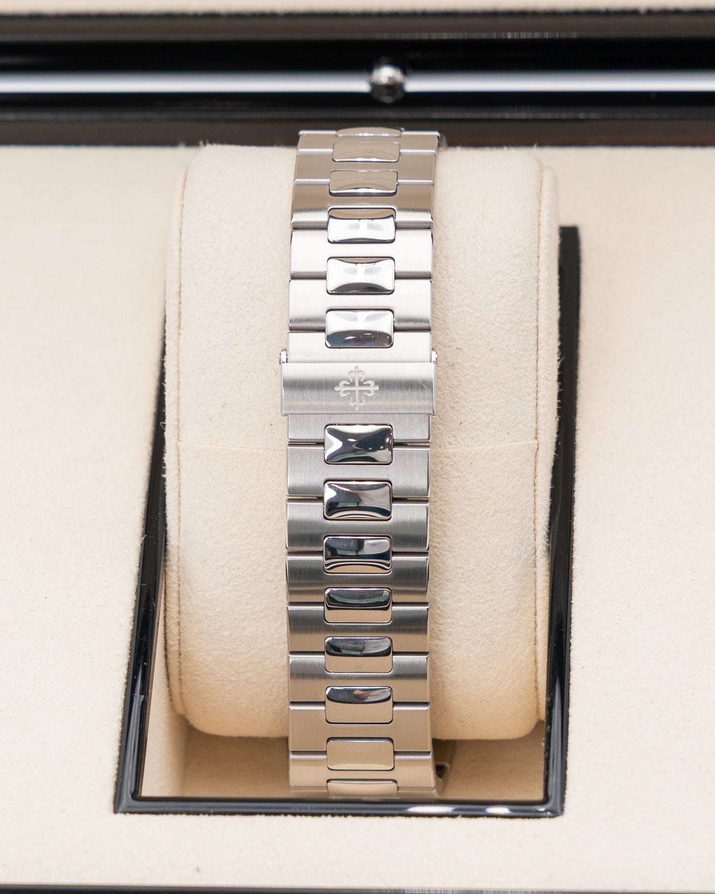 Patek Philippe 40mm 5711/1A-011 White Dial 2019