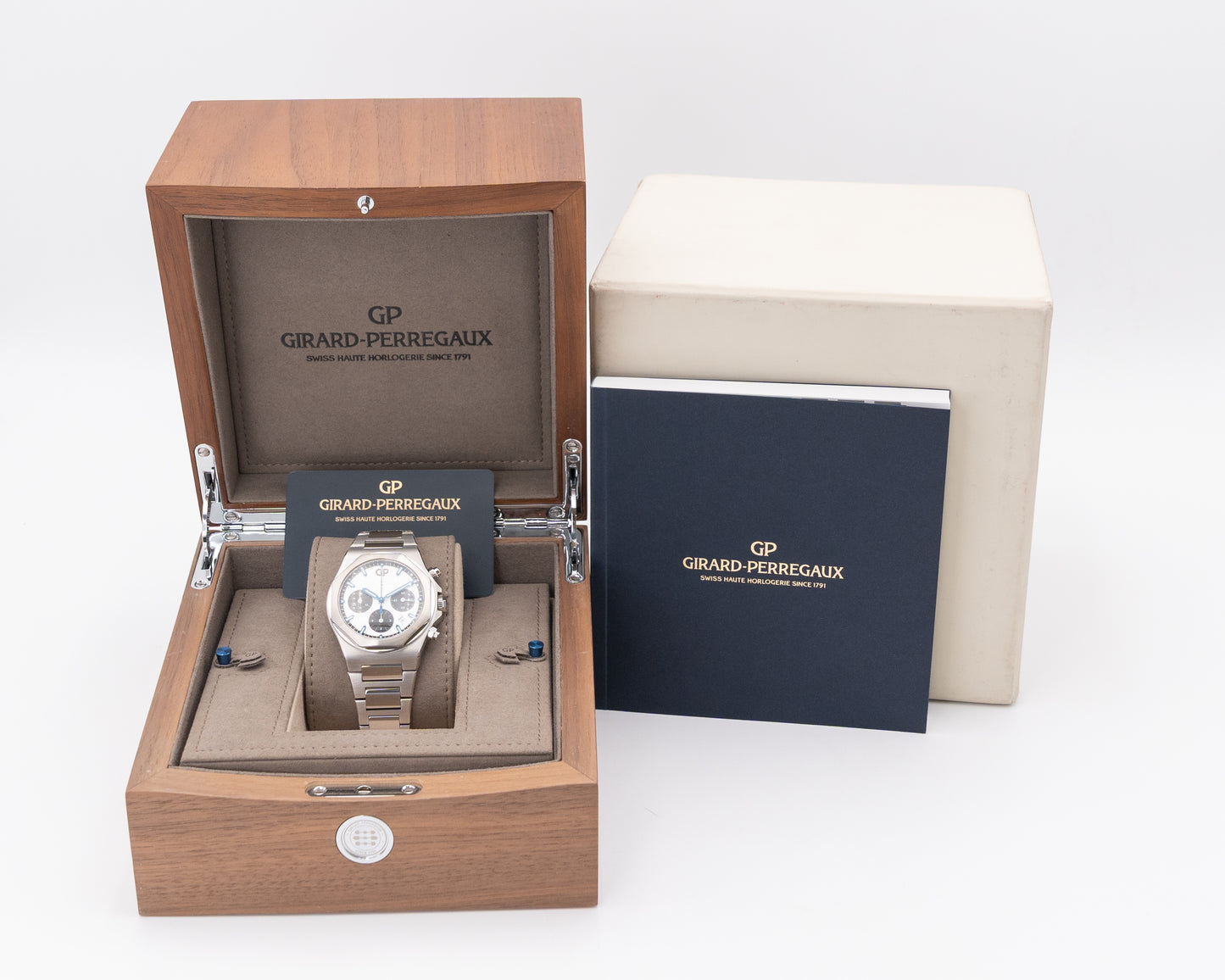 Girard Perregaux Laureato Chronograph 42 mm 81020-11-131-11A Panda Stainless Steel 2020
