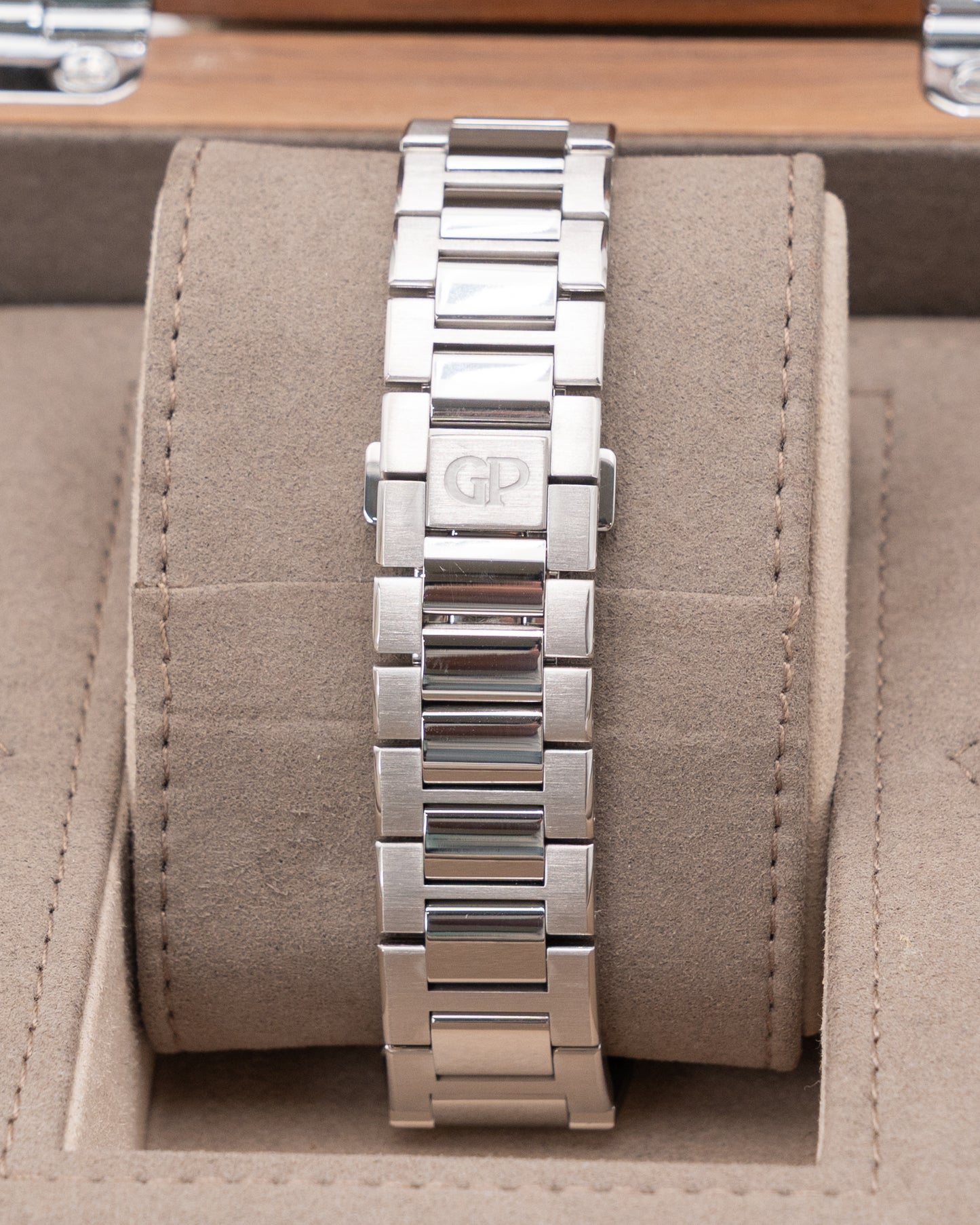 Girard Perregaux Laureato Chronograph 42 mm 81020-11-131-11A Panda Stainless Steel 2020