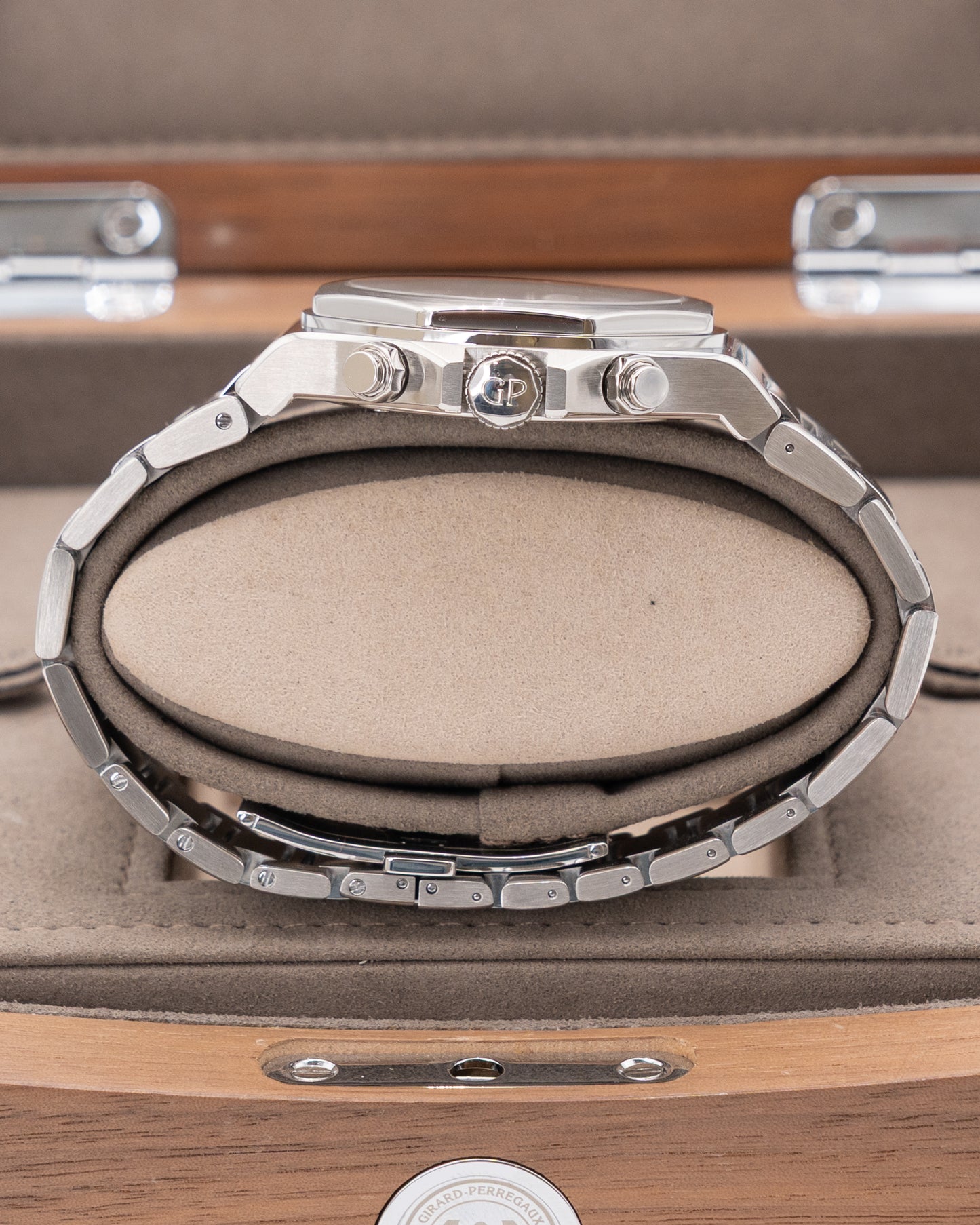 Girard Perregaux Laureato Chronograph 42 mm 81020-11-131-11A Panda Stainless Steel 2020