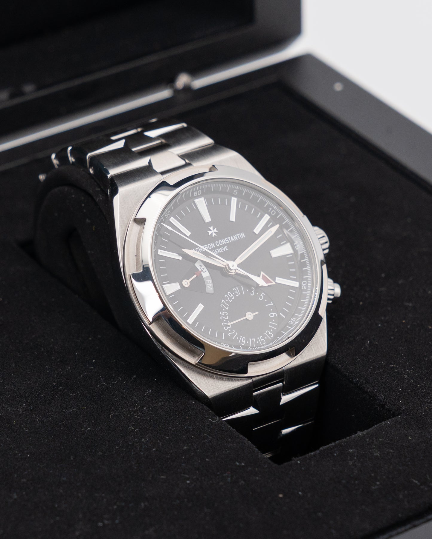 Vacheron Constantin Overseas 41mm 7900V/110A-B546 Black Dial Dual Time 2021