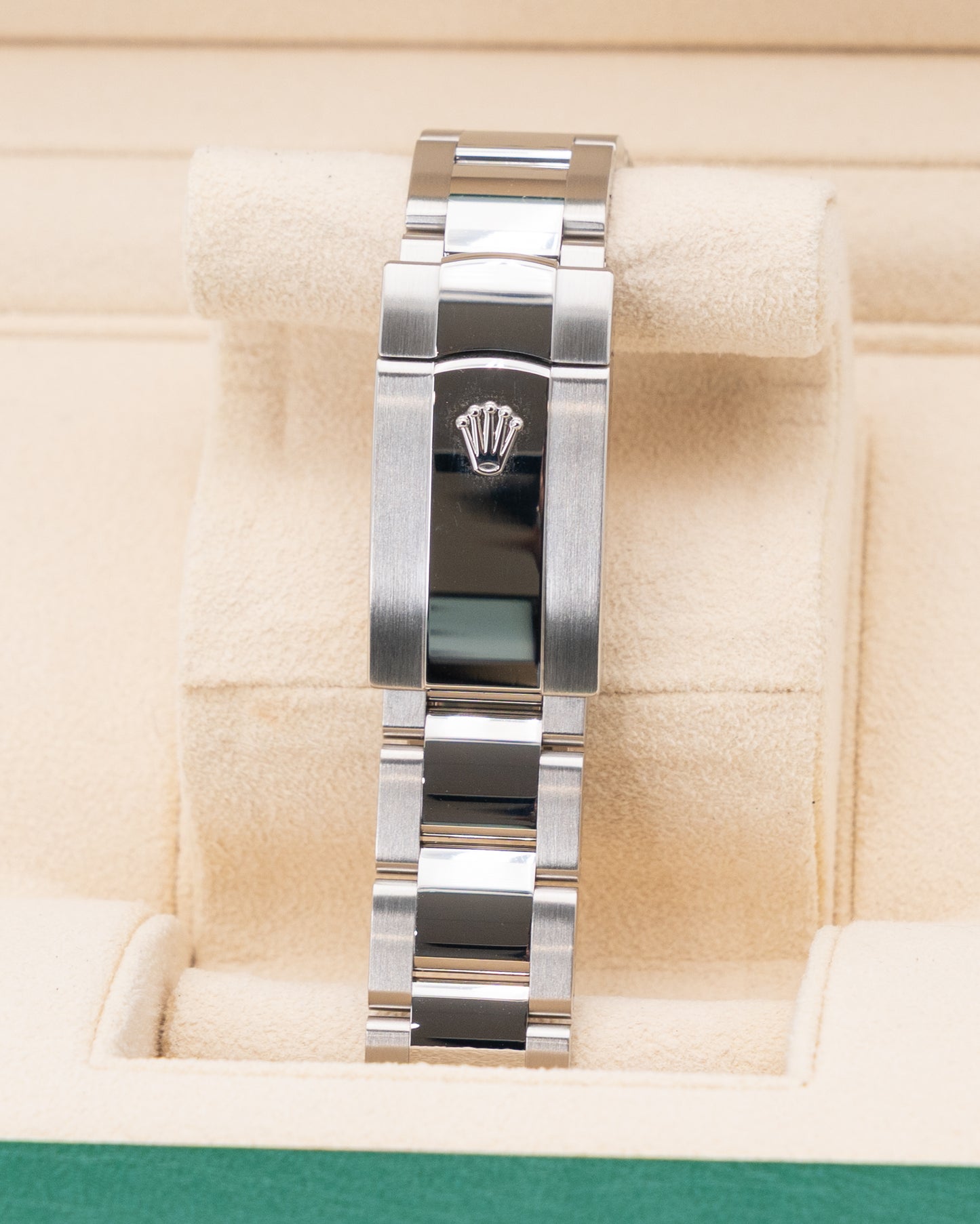 Rolex Datejust 41mm 126300 Silver Dial Oyster Smooth Bezel 2022